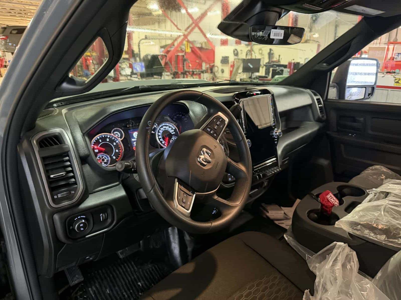 Image 7 RAM 2500 Black Express 2026