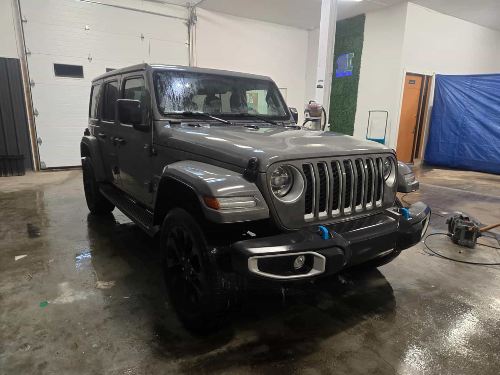 Image 3 Jeep Wrangler 4xe Unlimited Sahara 2022