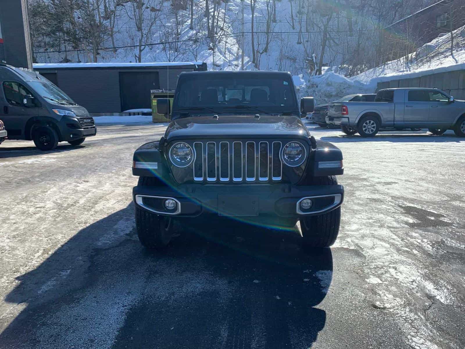 2022 Jeep Gladiator Overland - Image 2