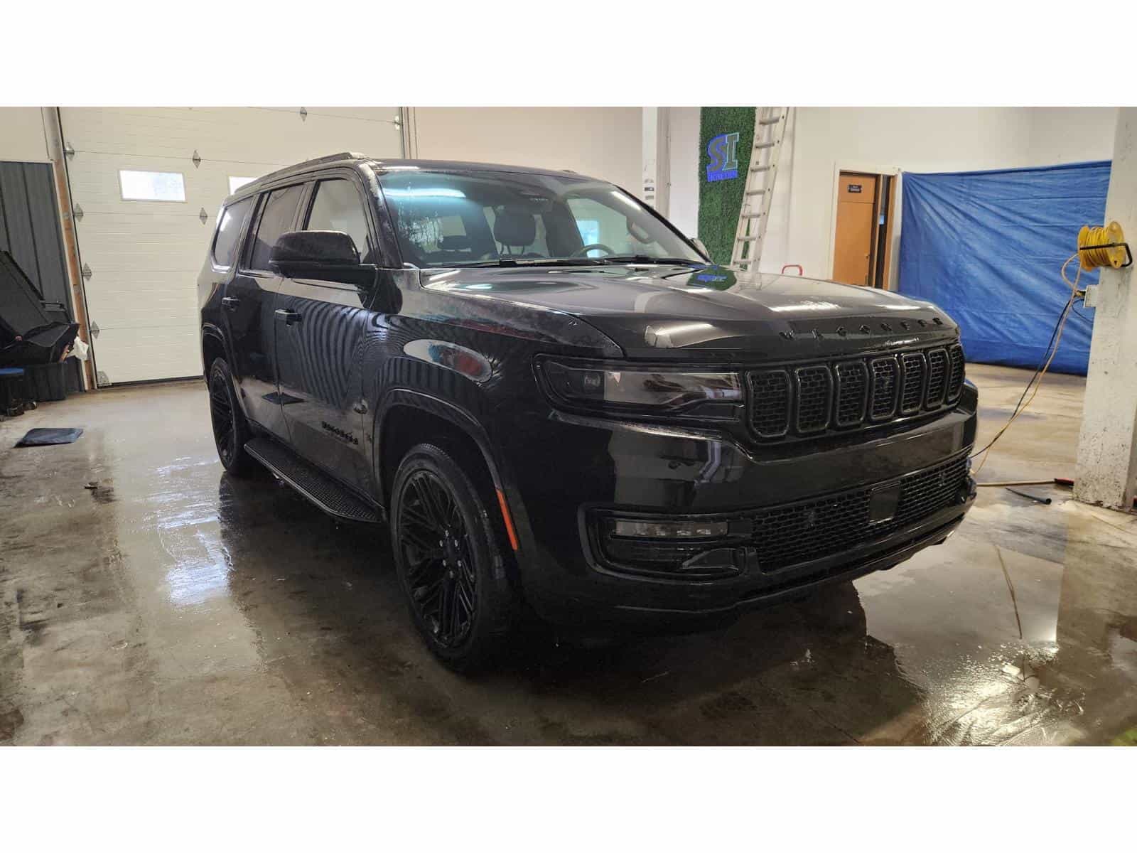 2022 Jeep Wagoneer Series III - Image 3