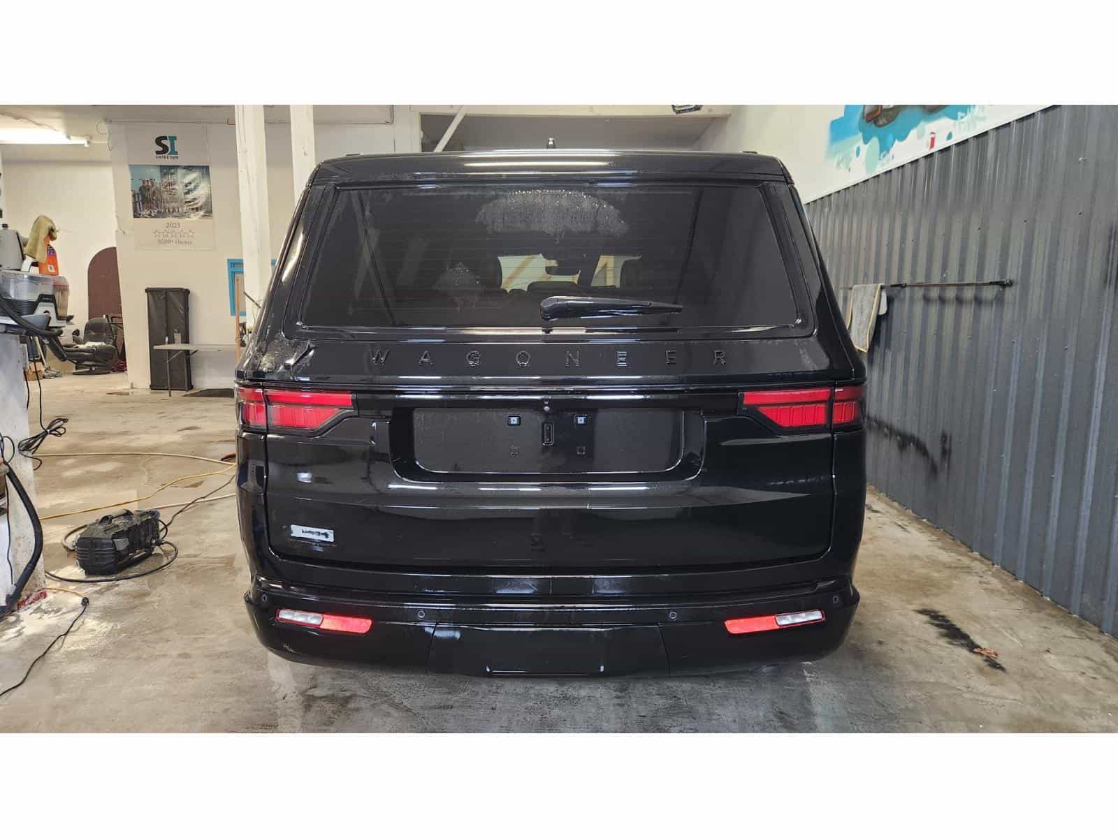 2022 Jeep Wagoneer Series III - Image 5