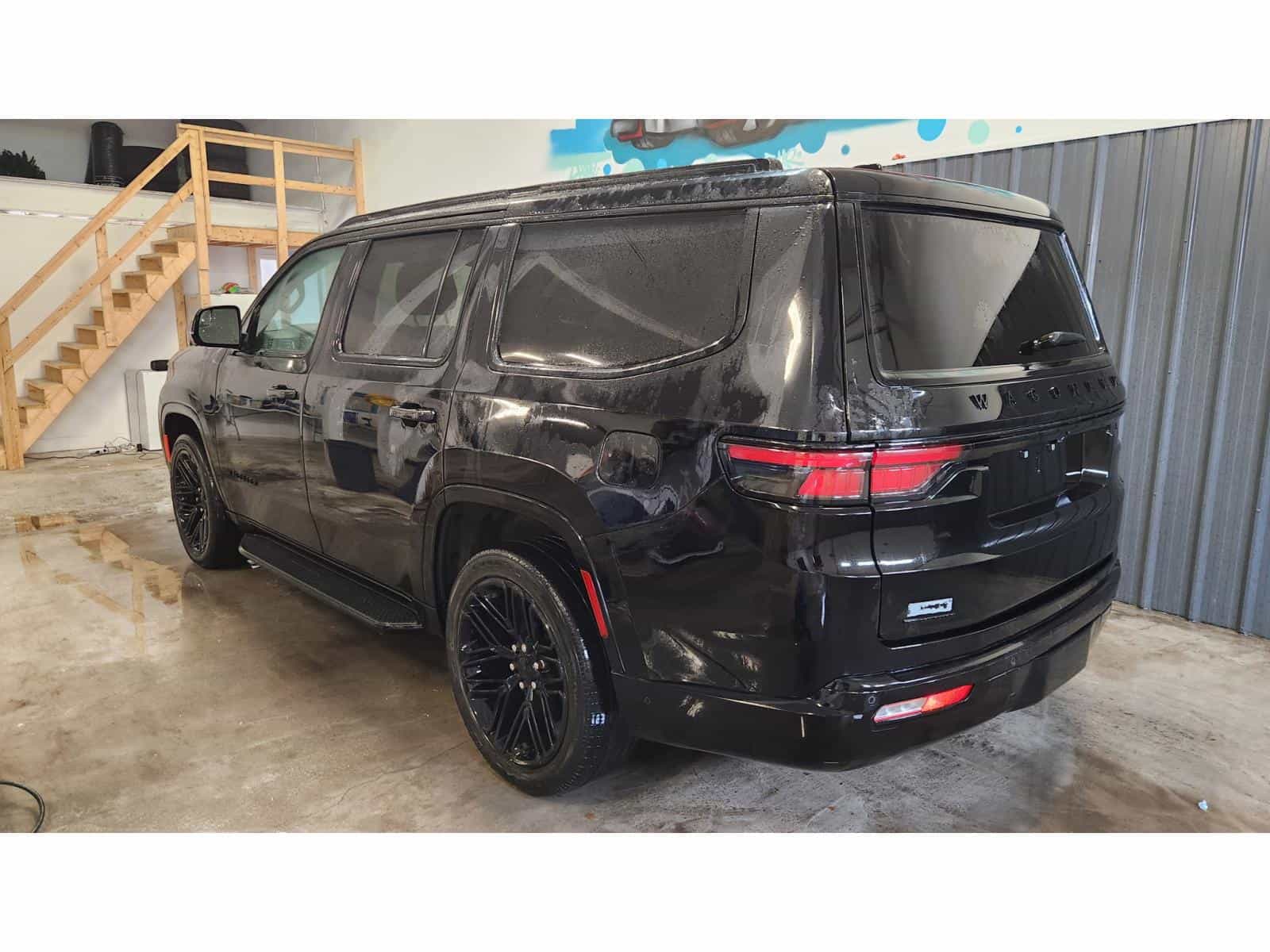 2022 Jeep Wagoneer Series III - Image 6