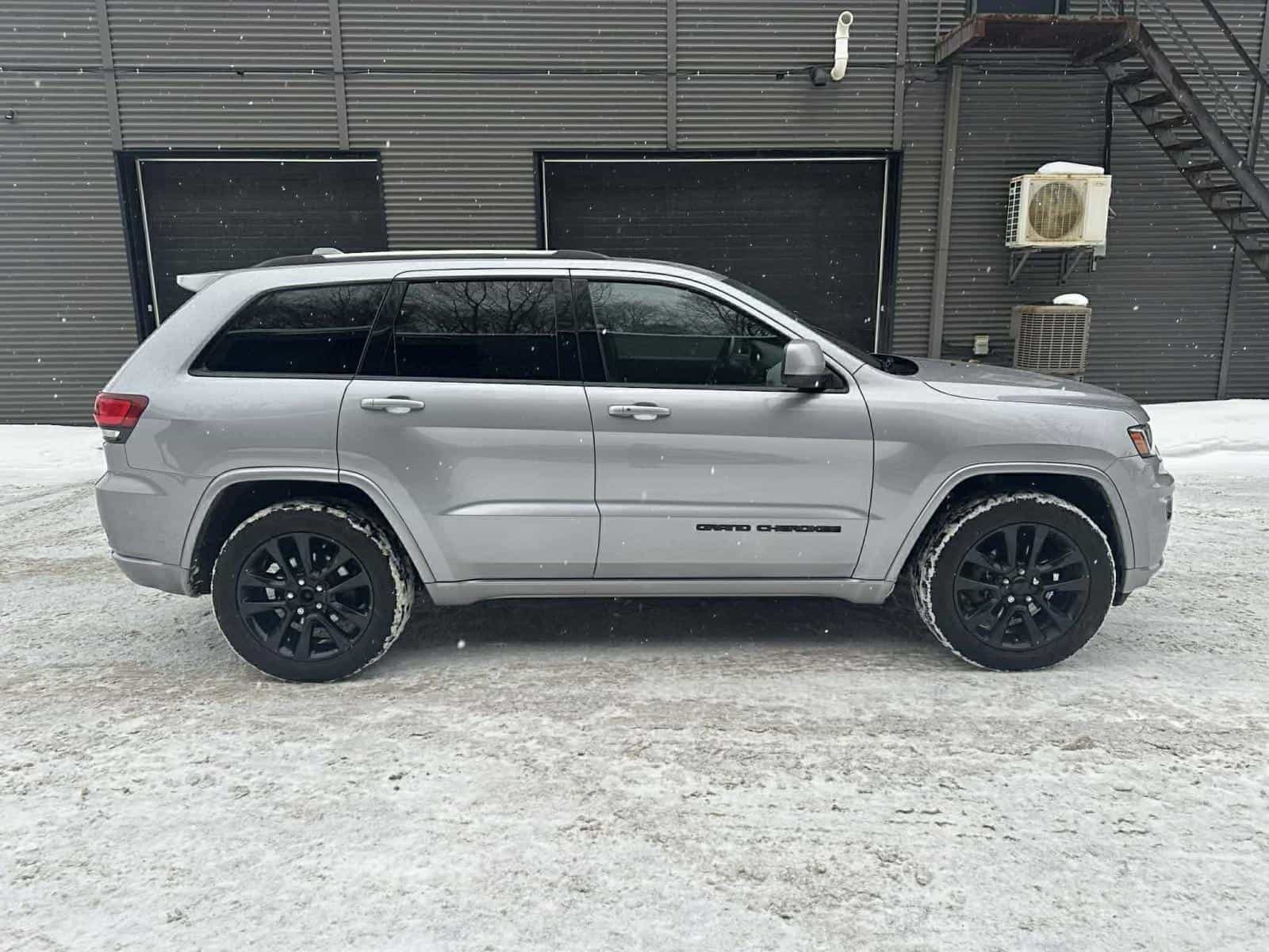 Image 6 Jeep GRAND CHEROKEE LAREDO/ALT Altitude 2019