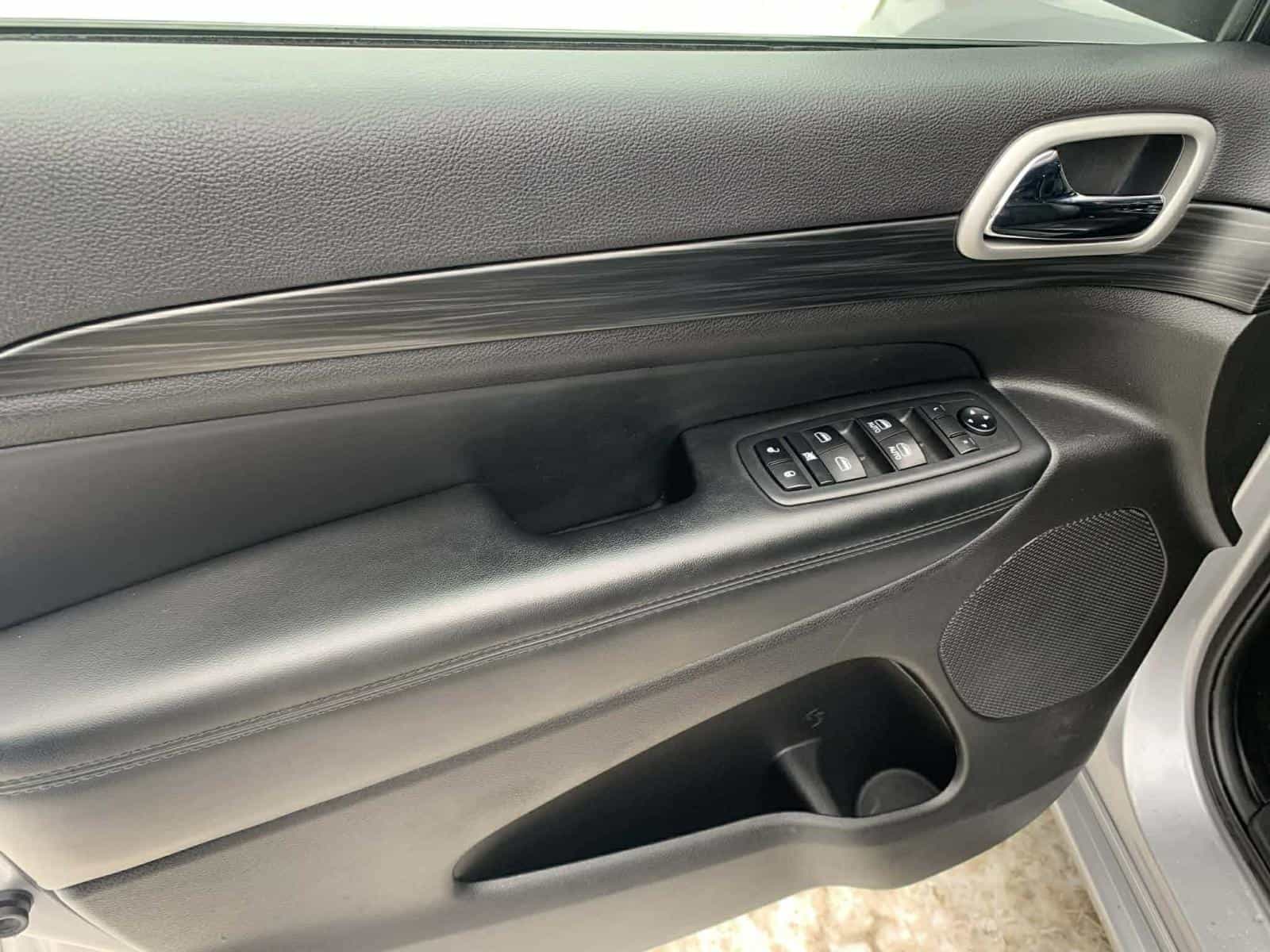 Image 13 Jeep GRAND CHEROKEE LAREDO/ALT Altitude 2019