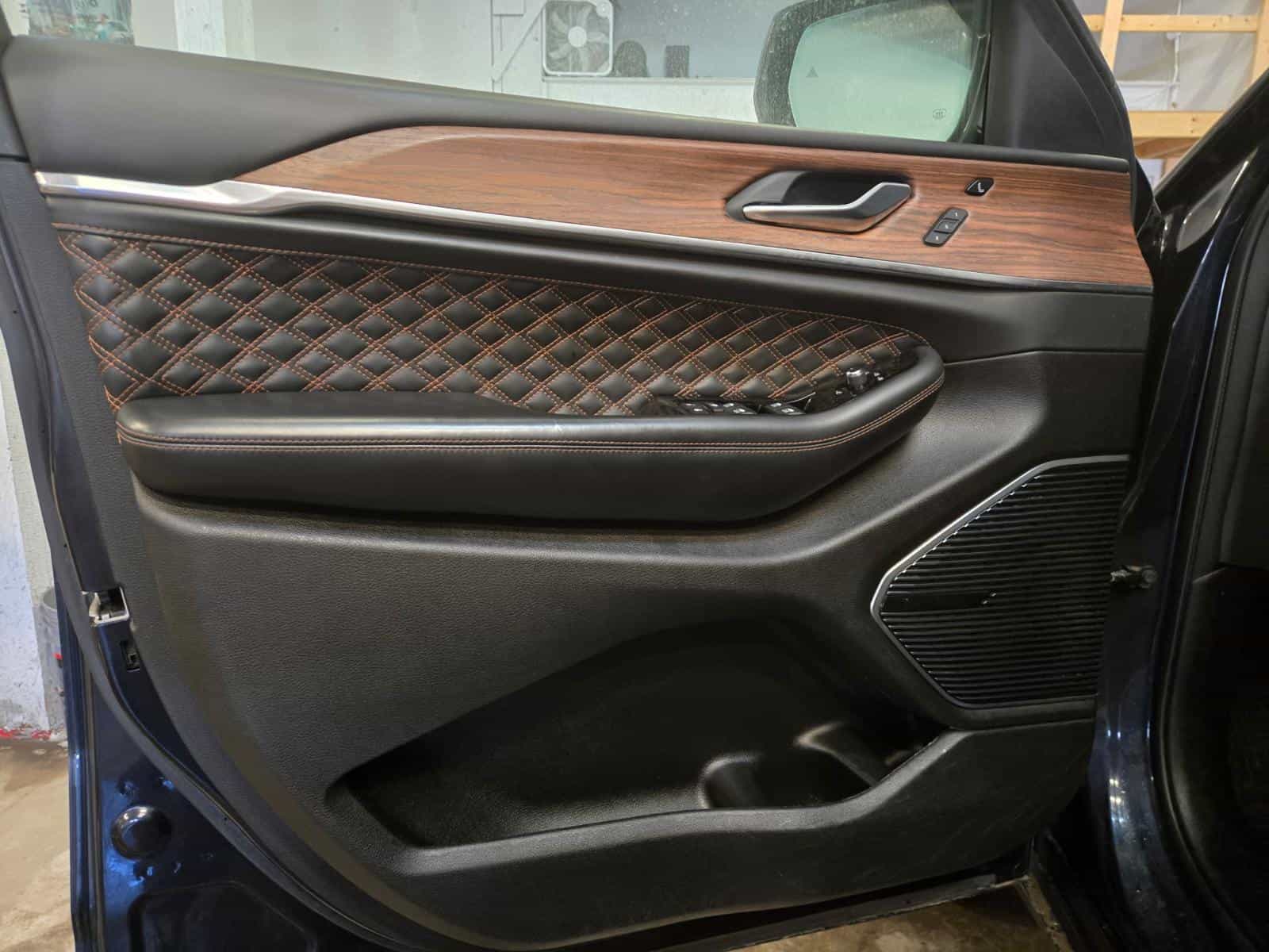 Image 10 Jeep Grand Cherokee L Summit 2023