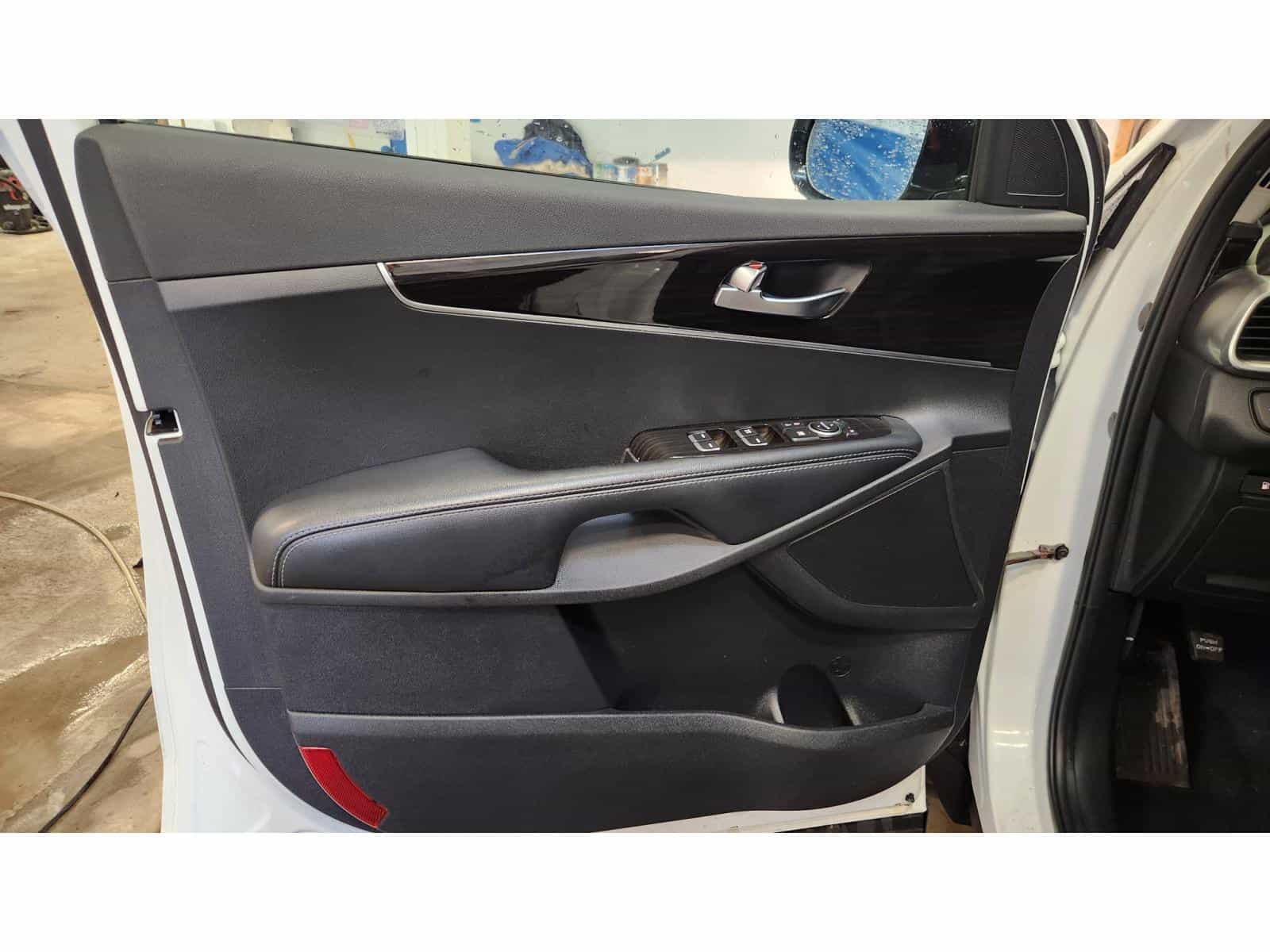 2020 Kia Sorento LX - Image 8