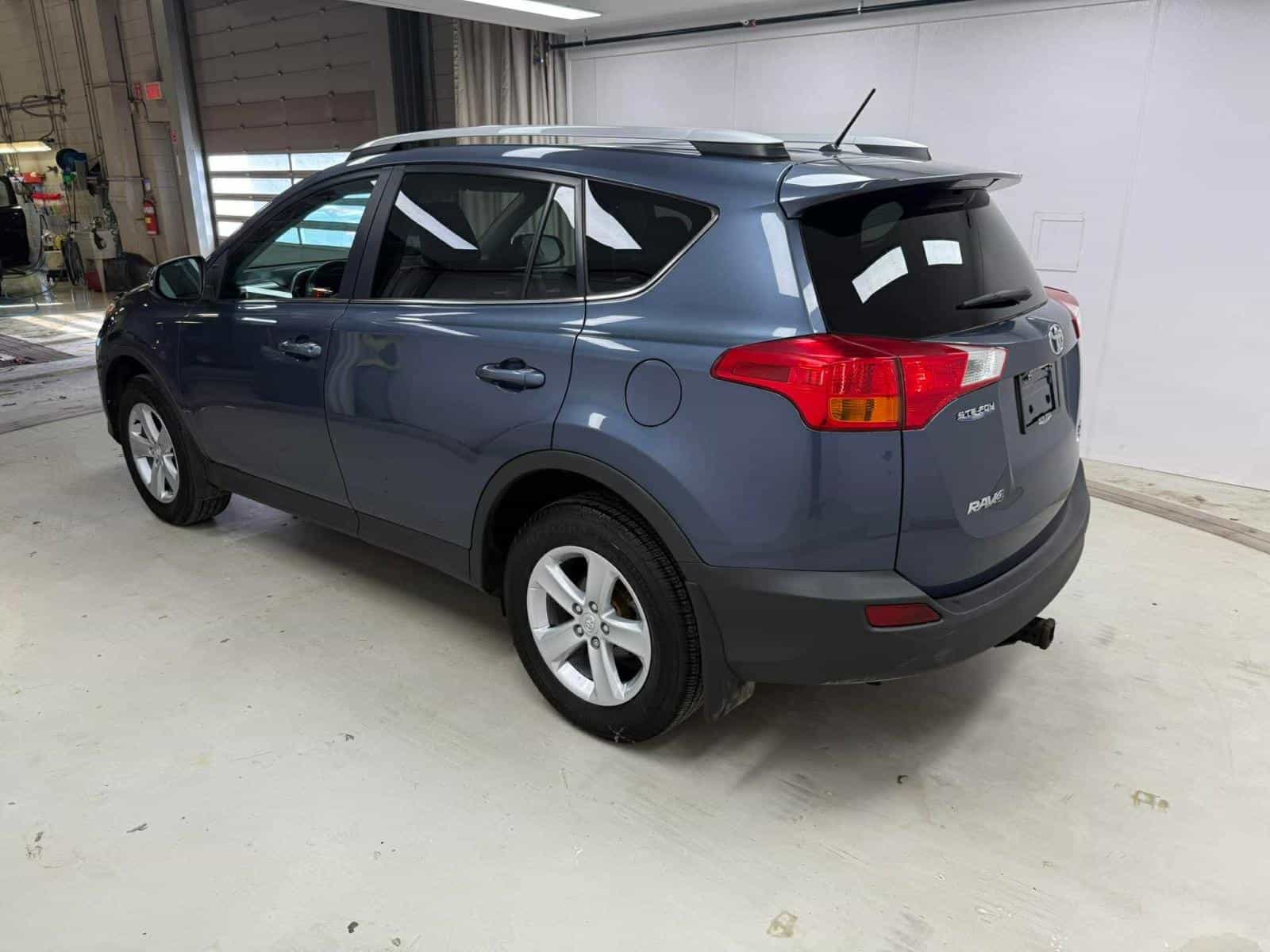 Image 6 Toyota Rav4 XLE 2013