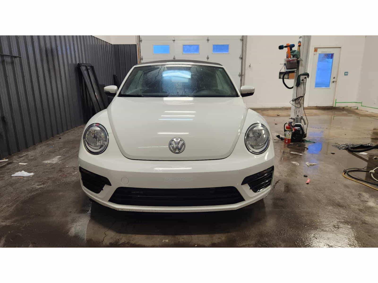 2018 Volkswagen Beetle Trendline - Image 2