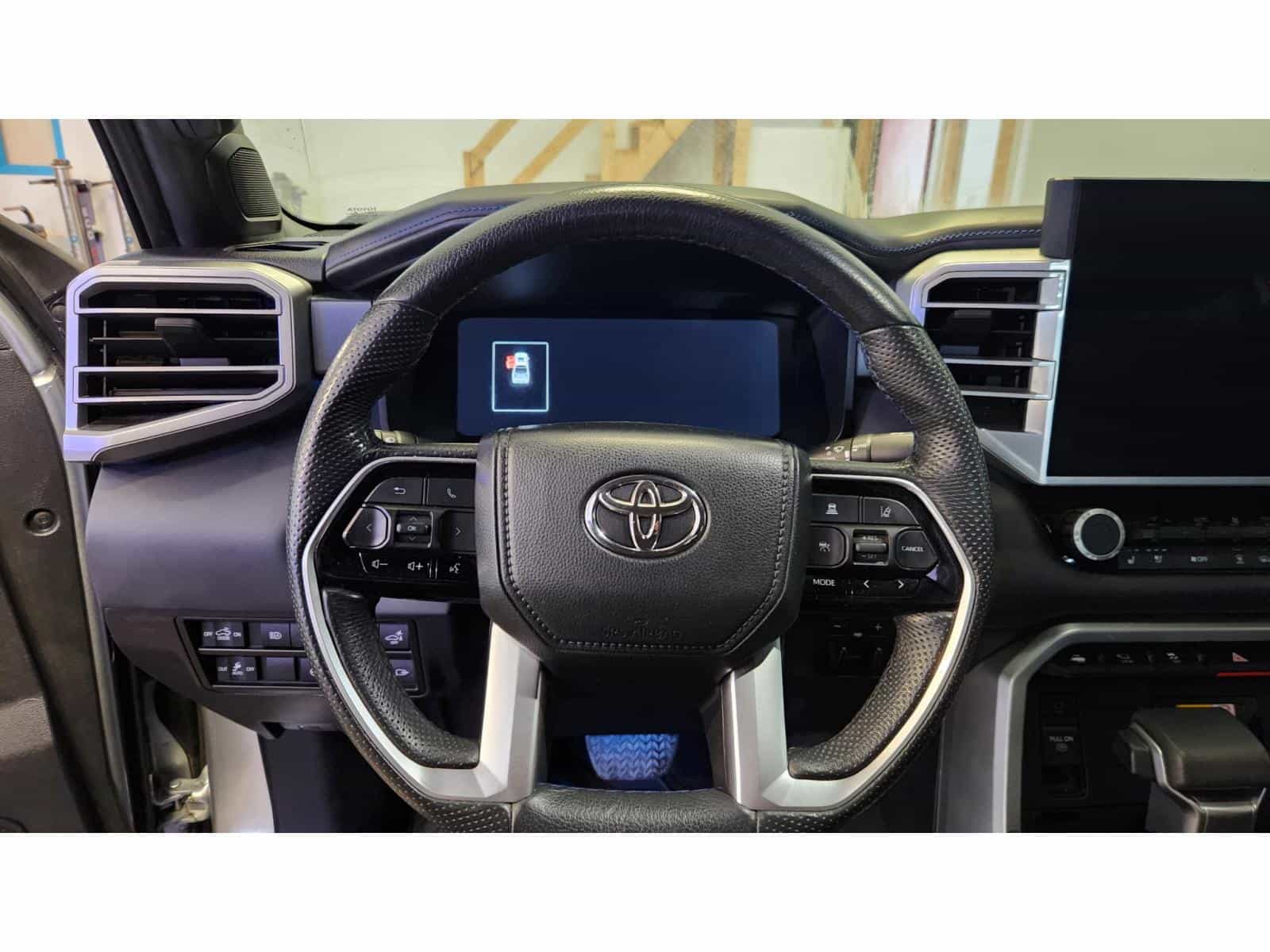 2024 Toyota Tundra Platinum - Image 12