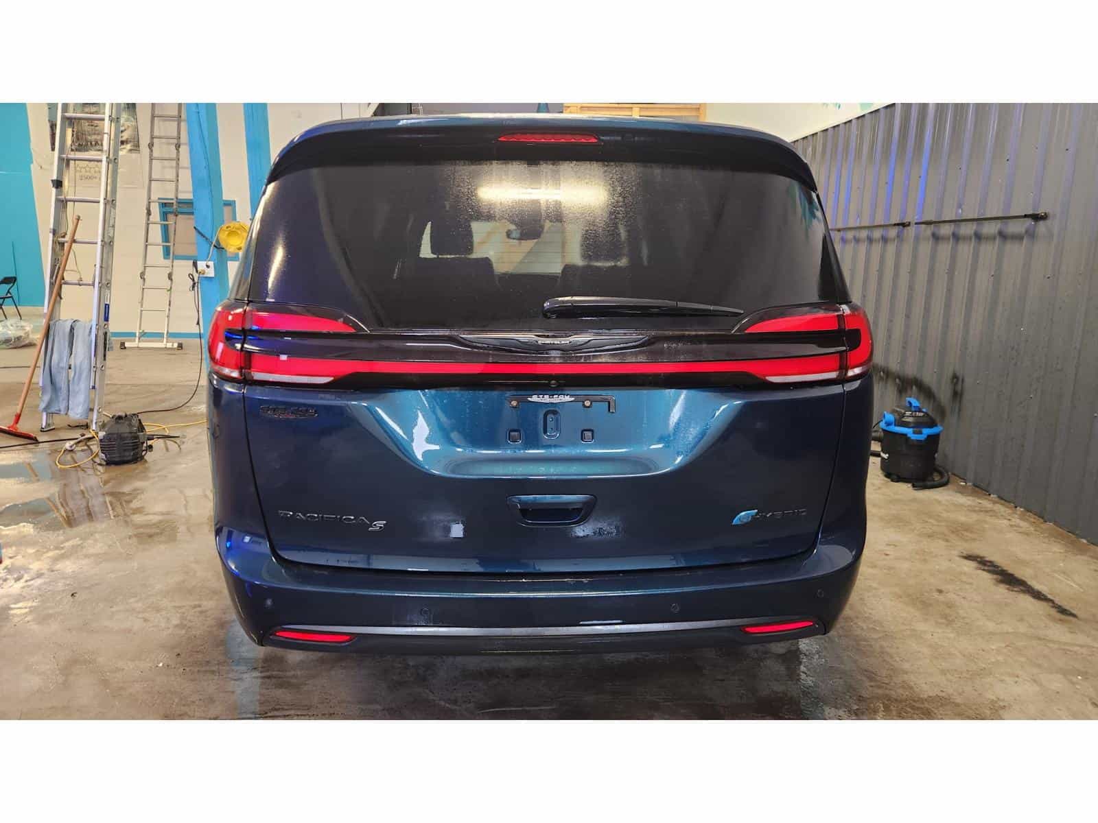 2022 Chrysler Pacifica Hybrid Touring L - Image 5