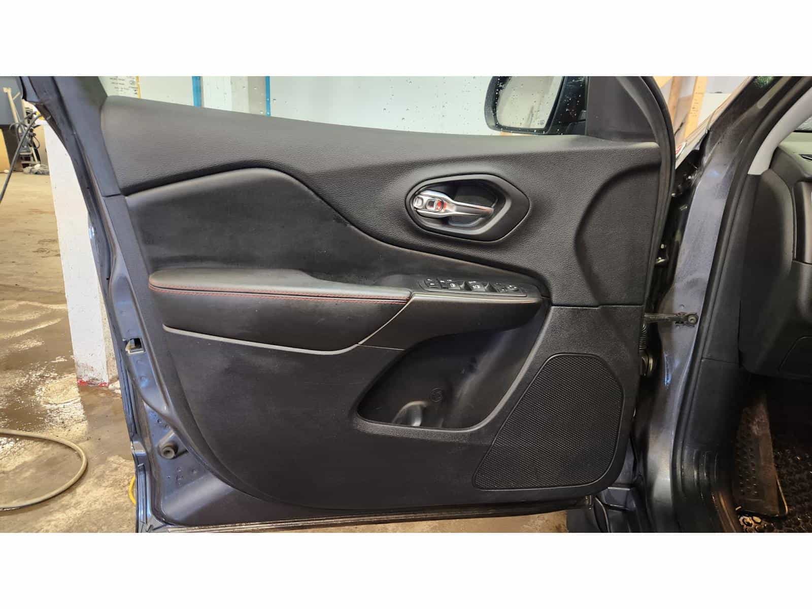 2020 Jeep Cherokee Trailhawk - Image 8