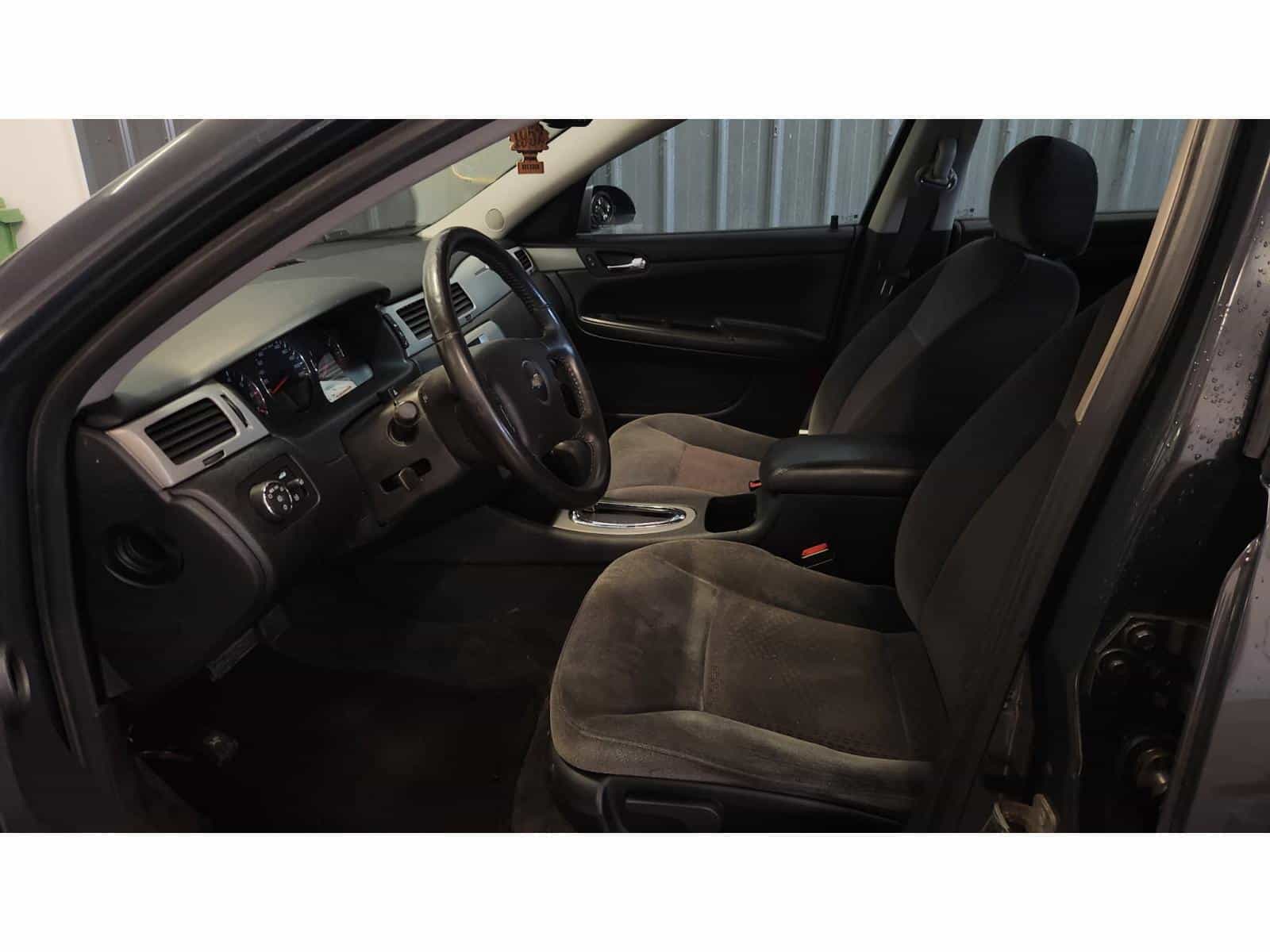 2008 Chevrolet Impala LTZ - Image 11