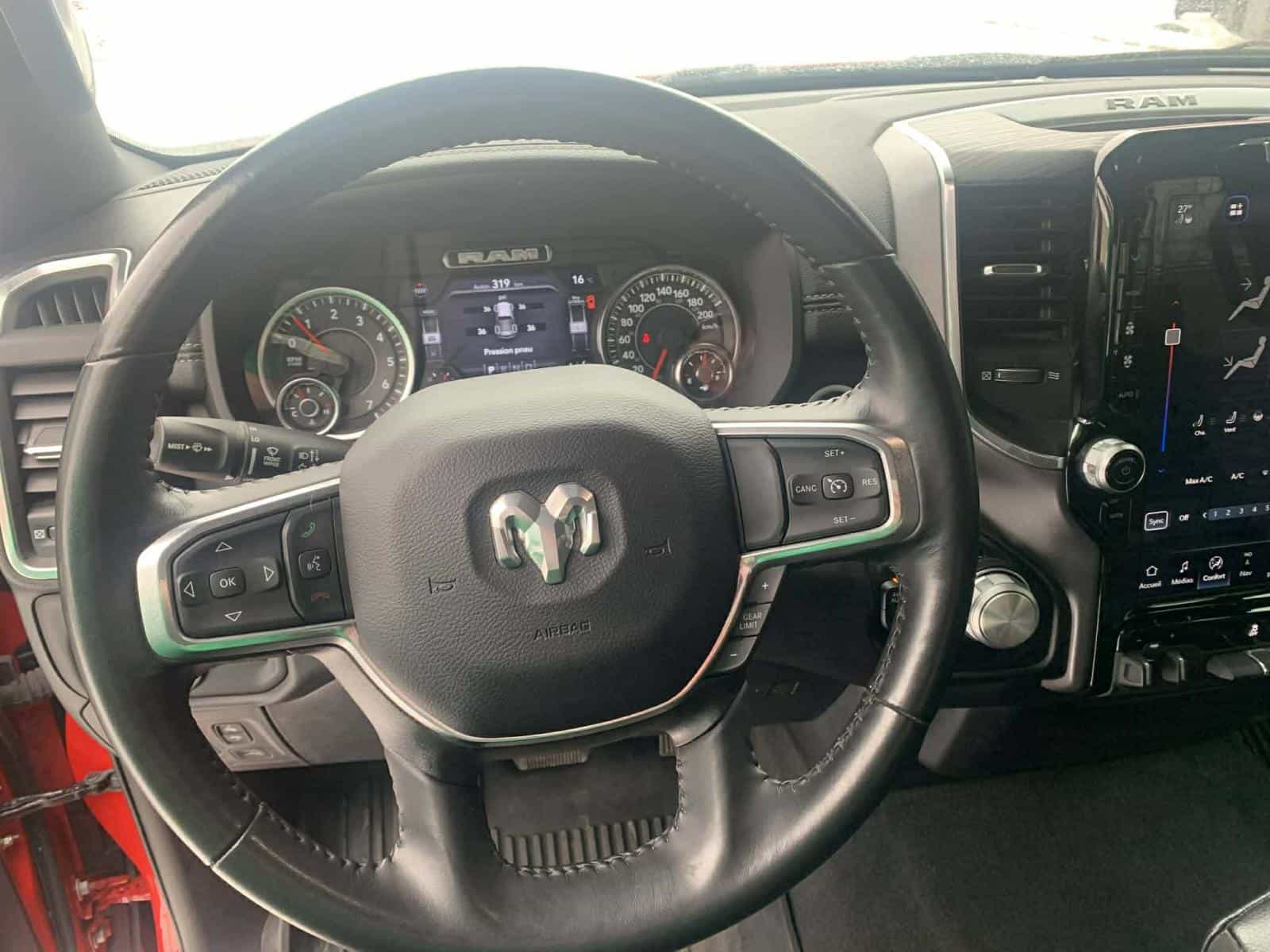 2023 RAM 1500 Laramie - Image 15