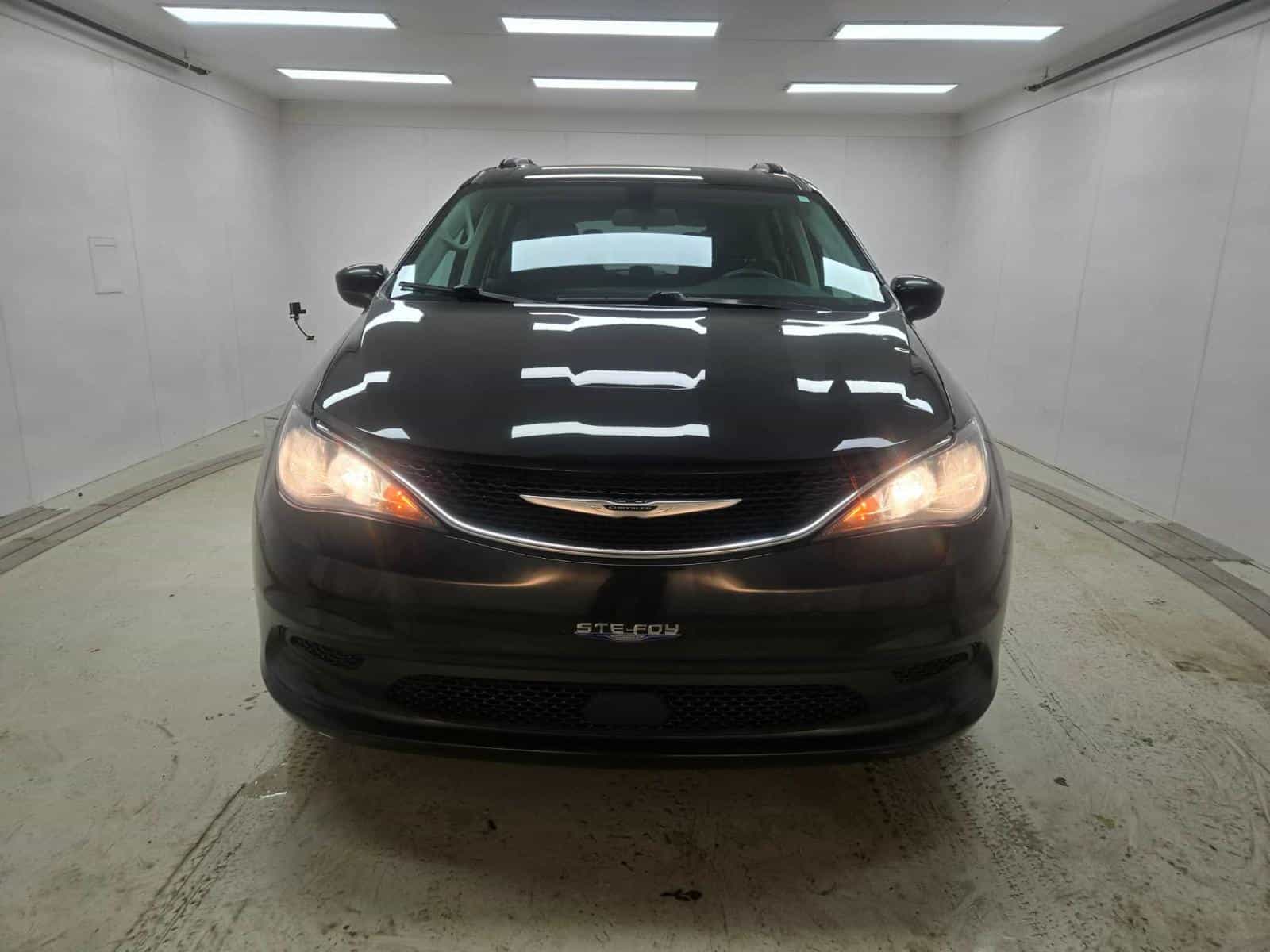 2021 Chrysler Grand Caravan SXT - Image 2