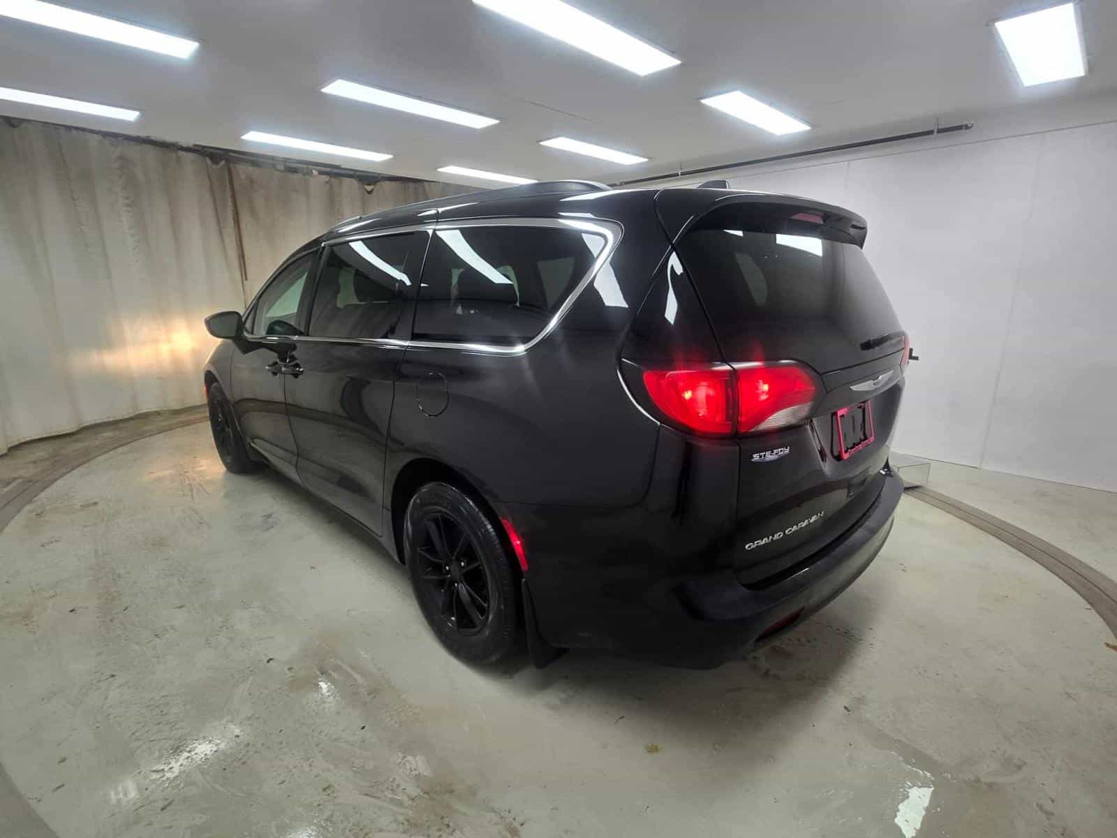 2021 Chrysler Grand Caravan SXT - Image 6