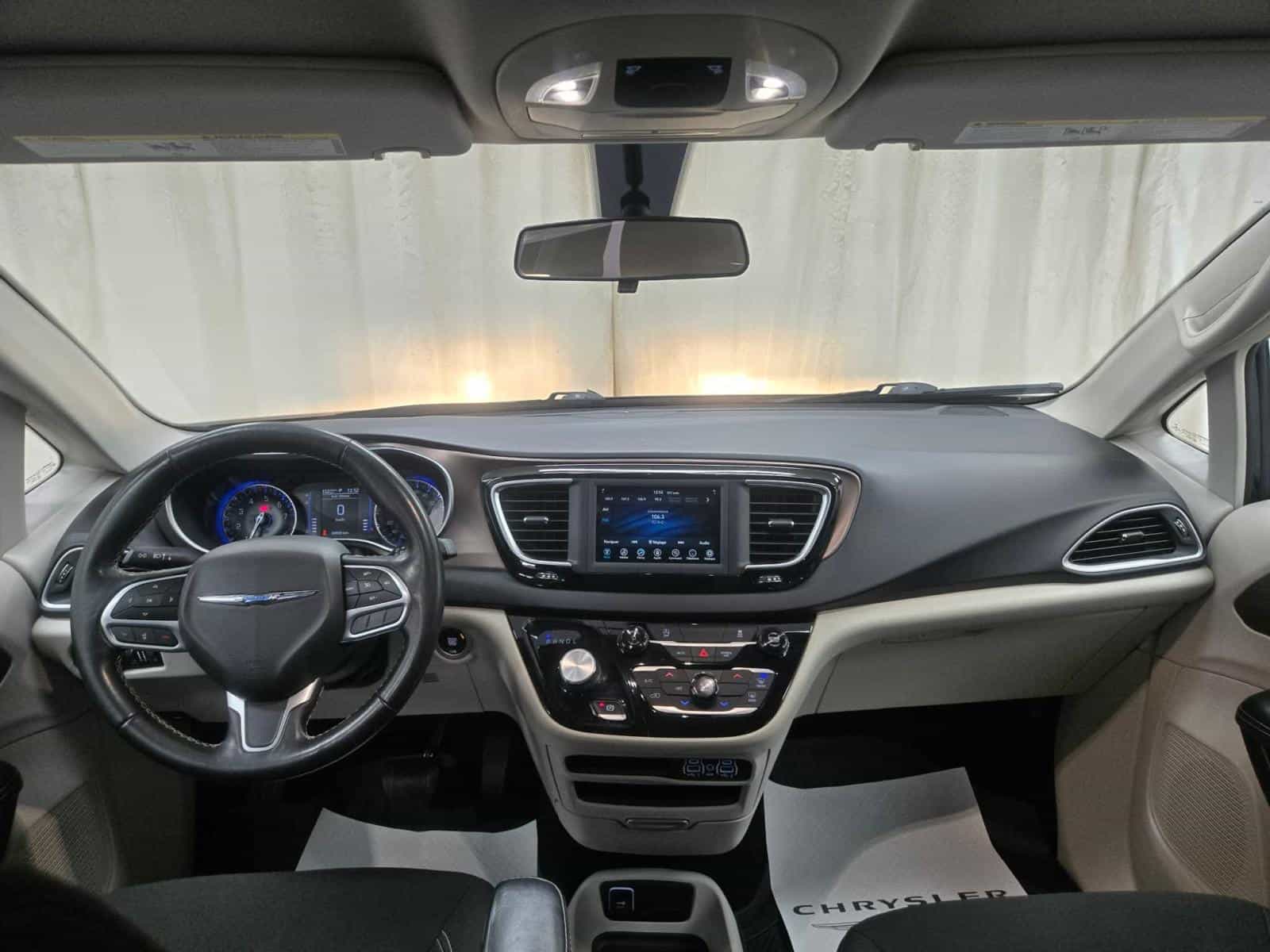 2021 Chrysler Grand Caravan SXT - Image 12