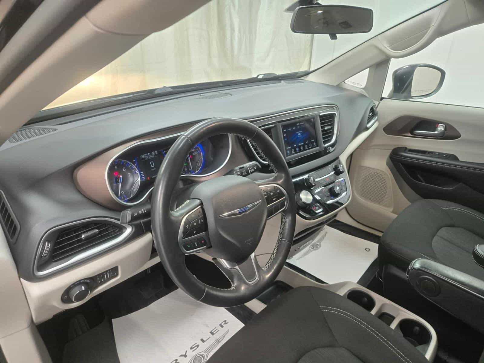 2021 Chrysler Grand Caravan SXT - Image 16