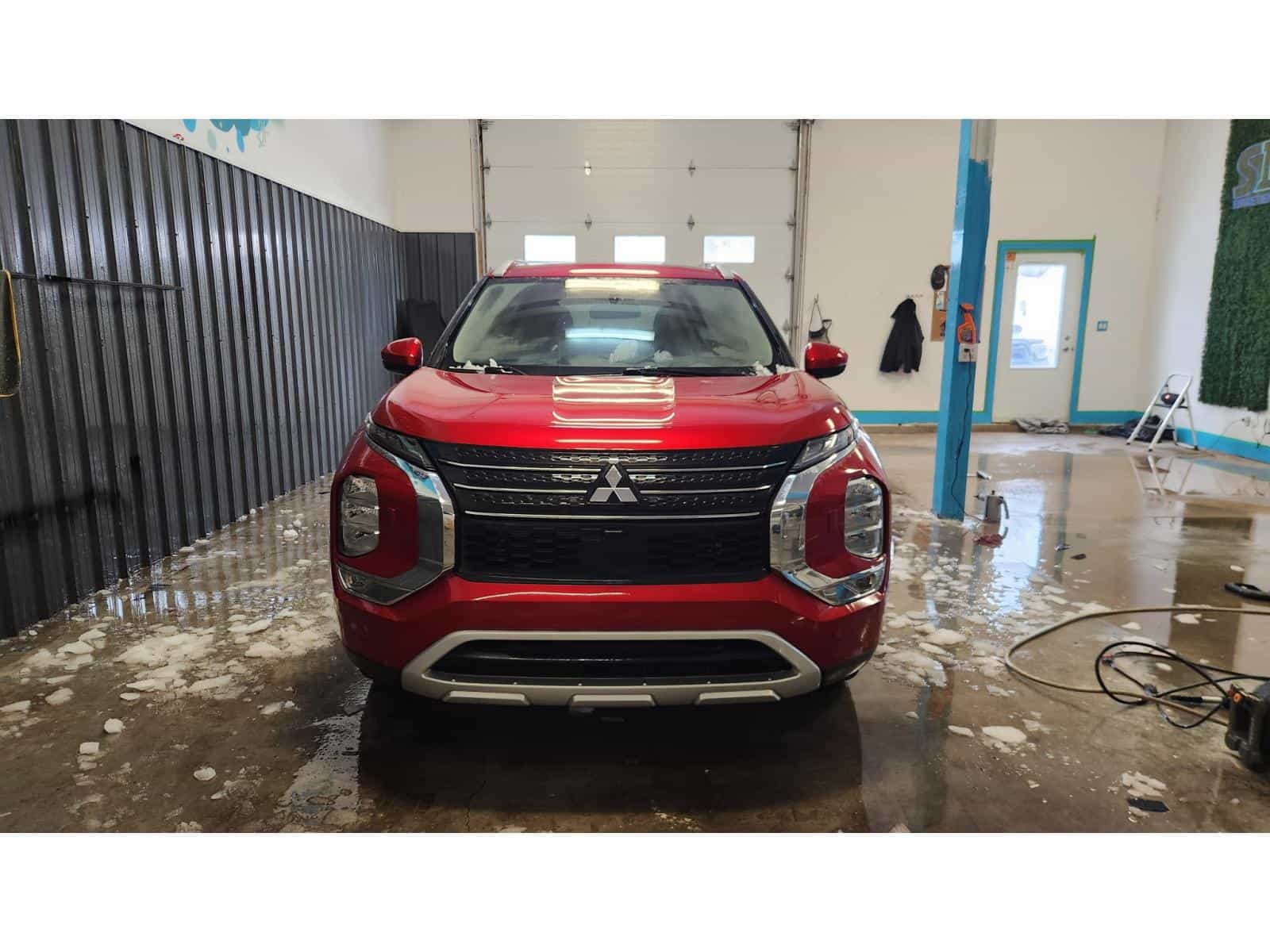 2022 Mitsubishi Outlander SE - Image 2