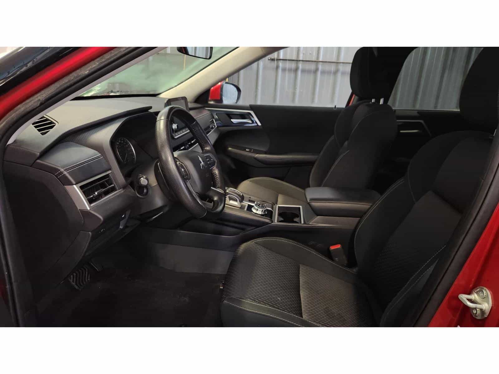 Image 8 Mitsubishi Outlander SE 2022