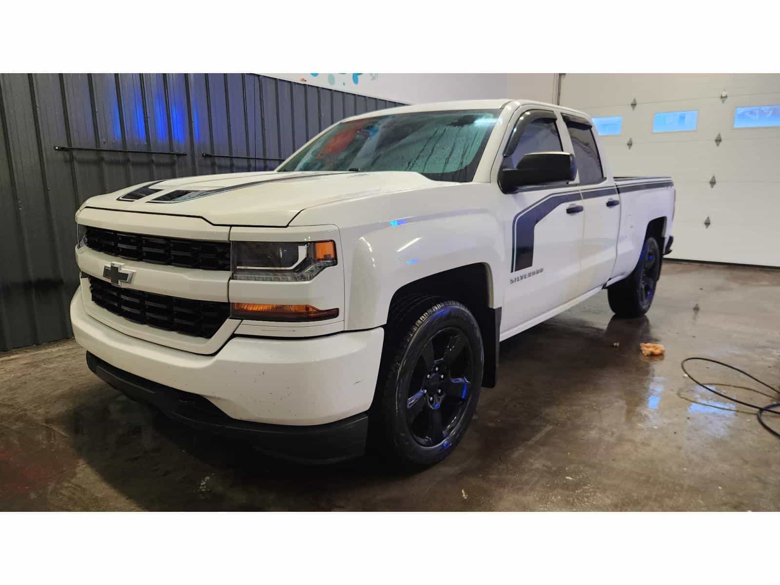 Image 1 Chevrolet Silverado Custom 2017
