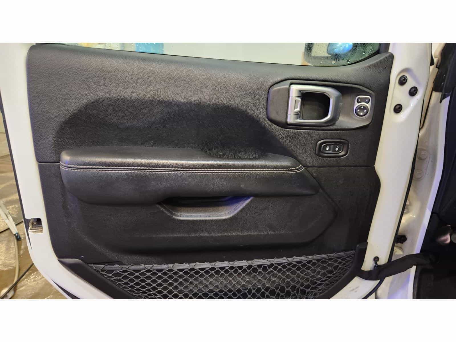 2018 Jeep Wrangler Unlimited Sahara - Image 9