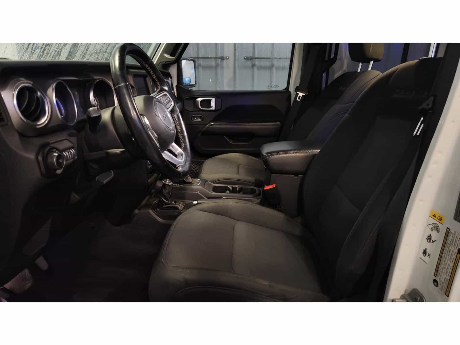 2018 Jeep Wrangler Unlimited Sahara - Image 11