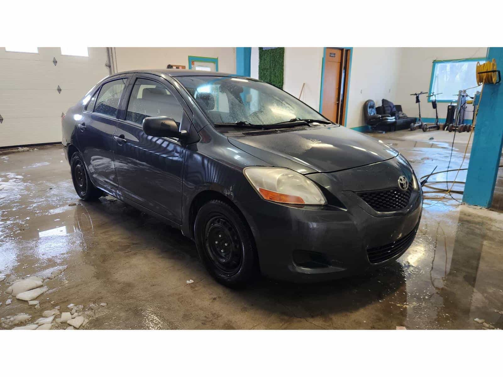 2009 Toyota Yaris Base - Image 3