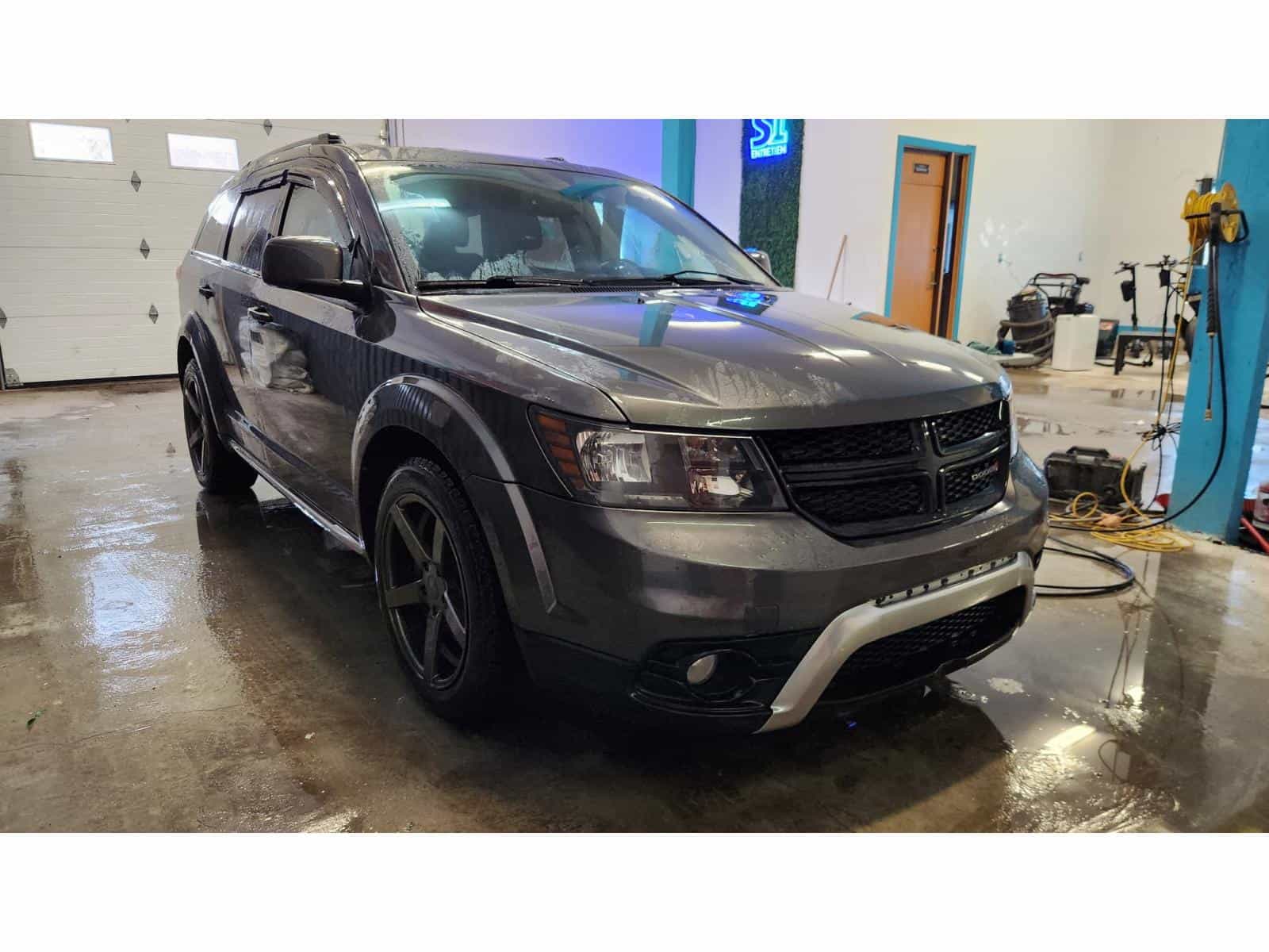 2018 Dodge Journey Crossroad - Image 3