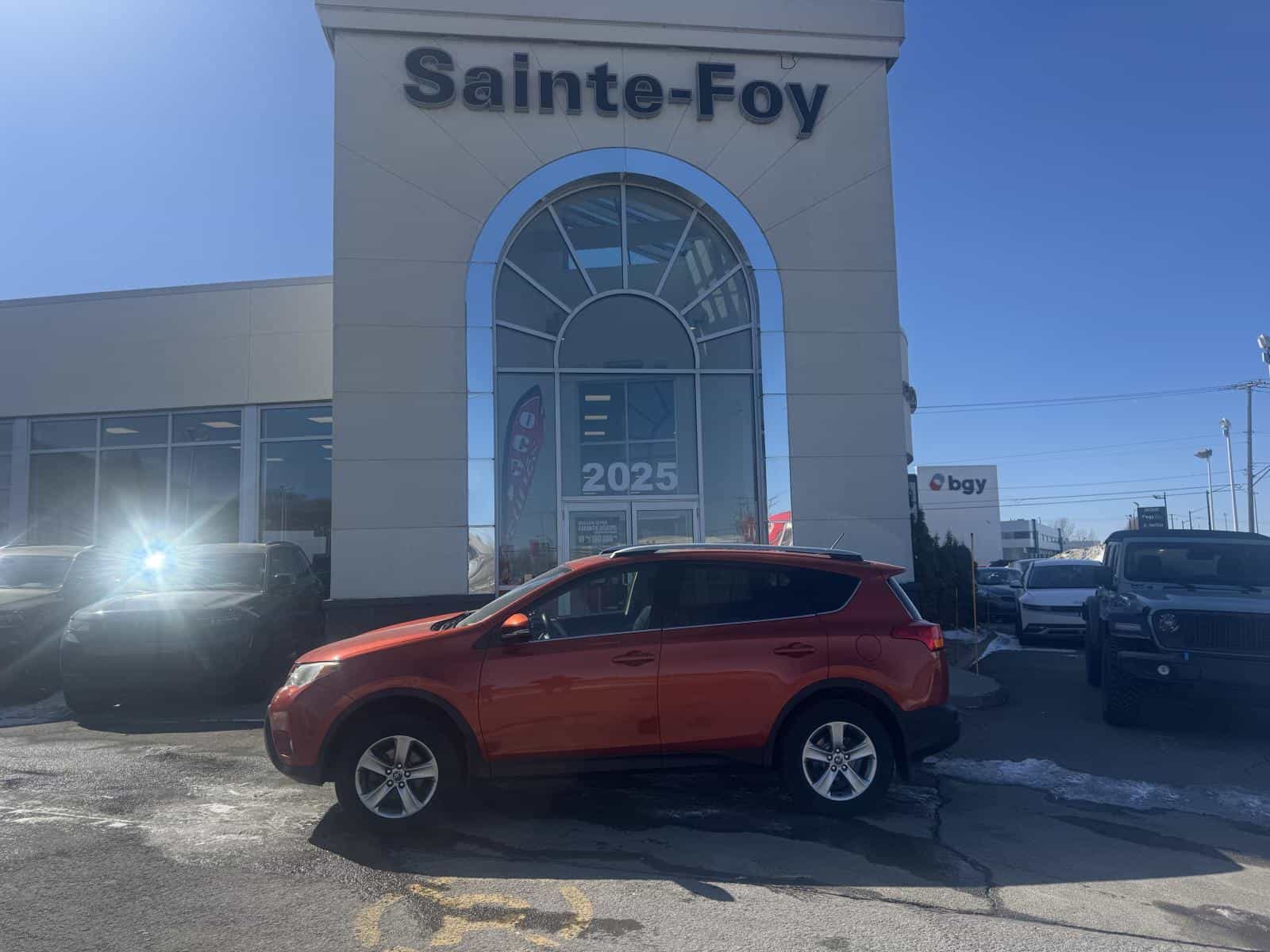 Image 2 Toyota Rav4 XLE 2015