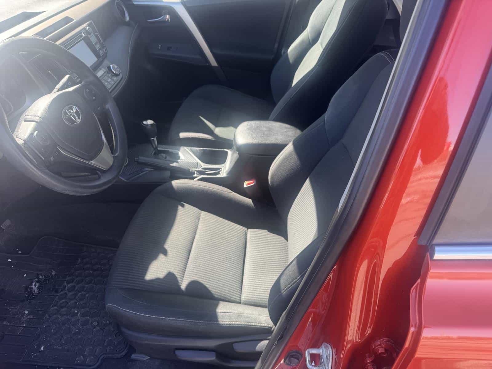 2015 Toyota Rav4 XLE - Image 7