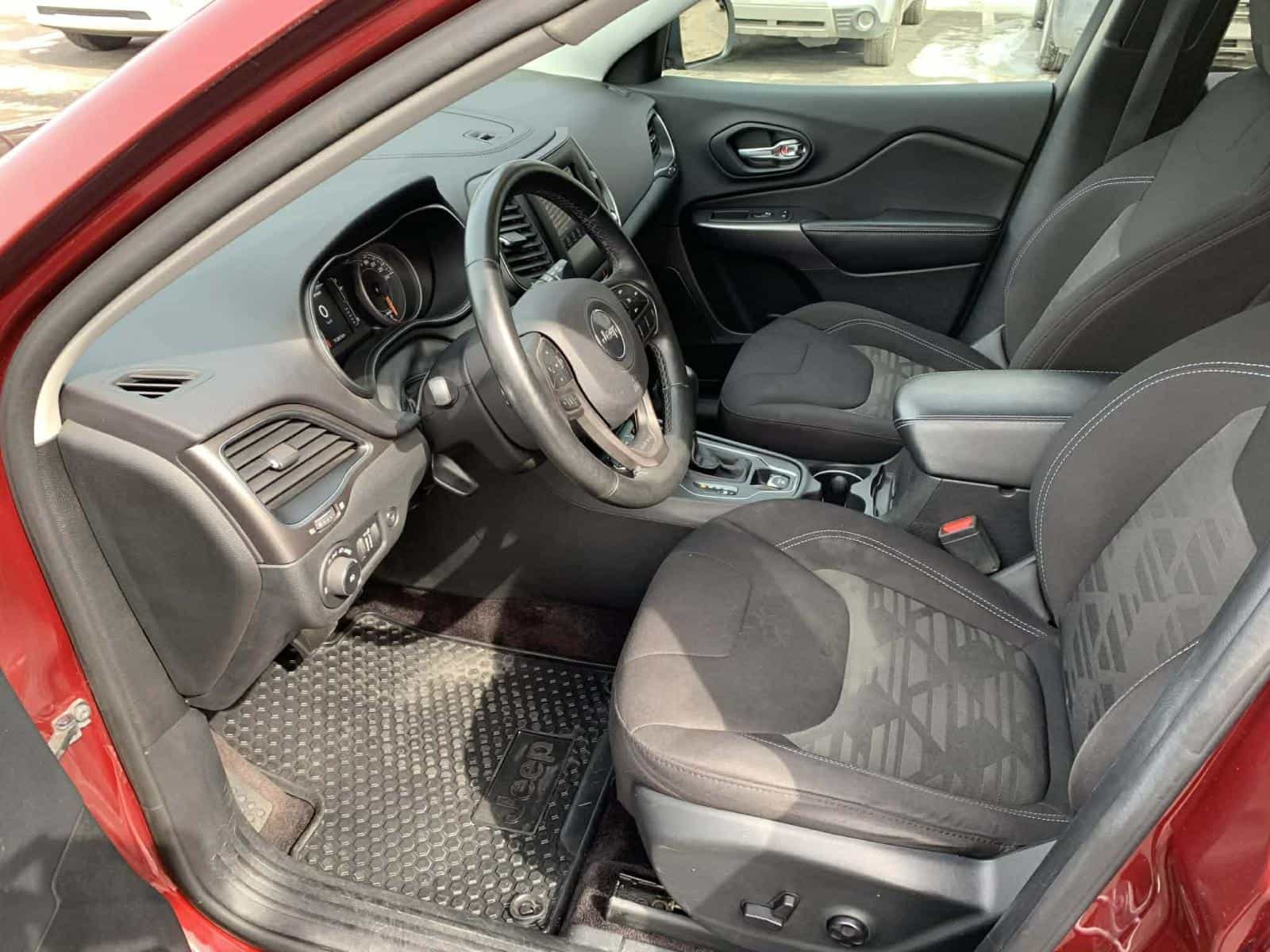 2019 Jeep Compas North - Image 12