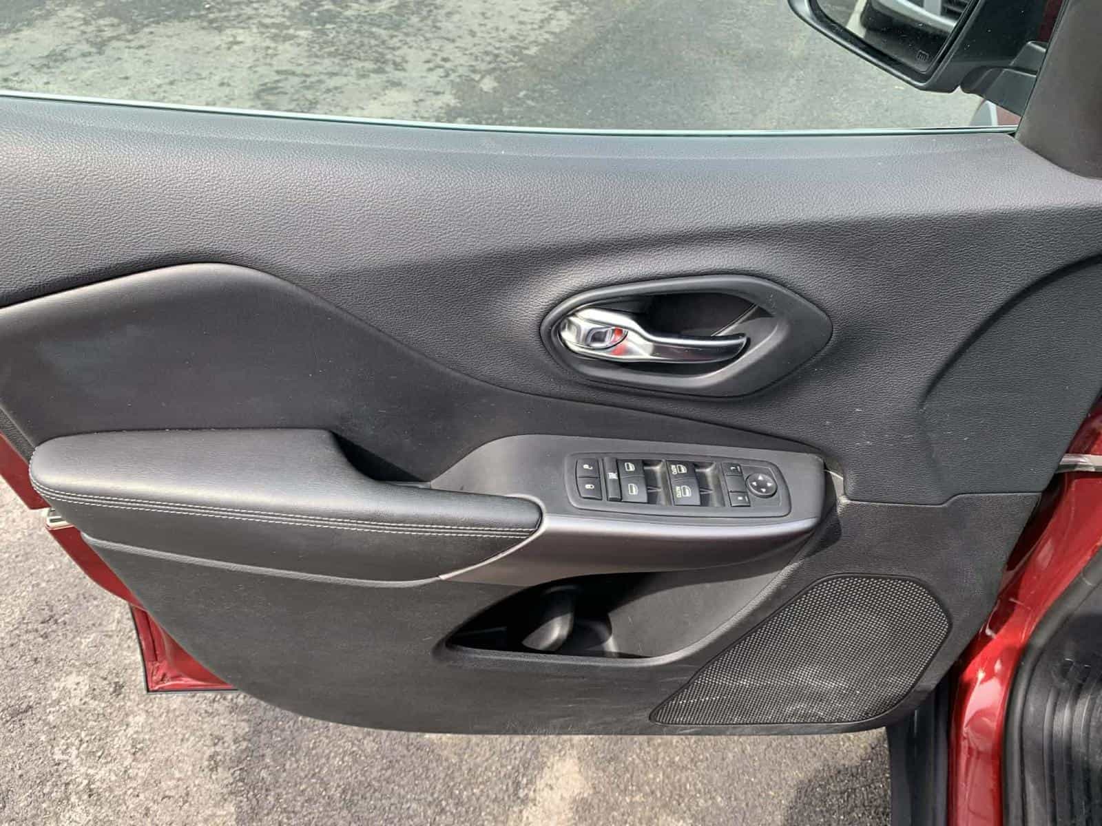 2019 Jeep Compas North - Image 13