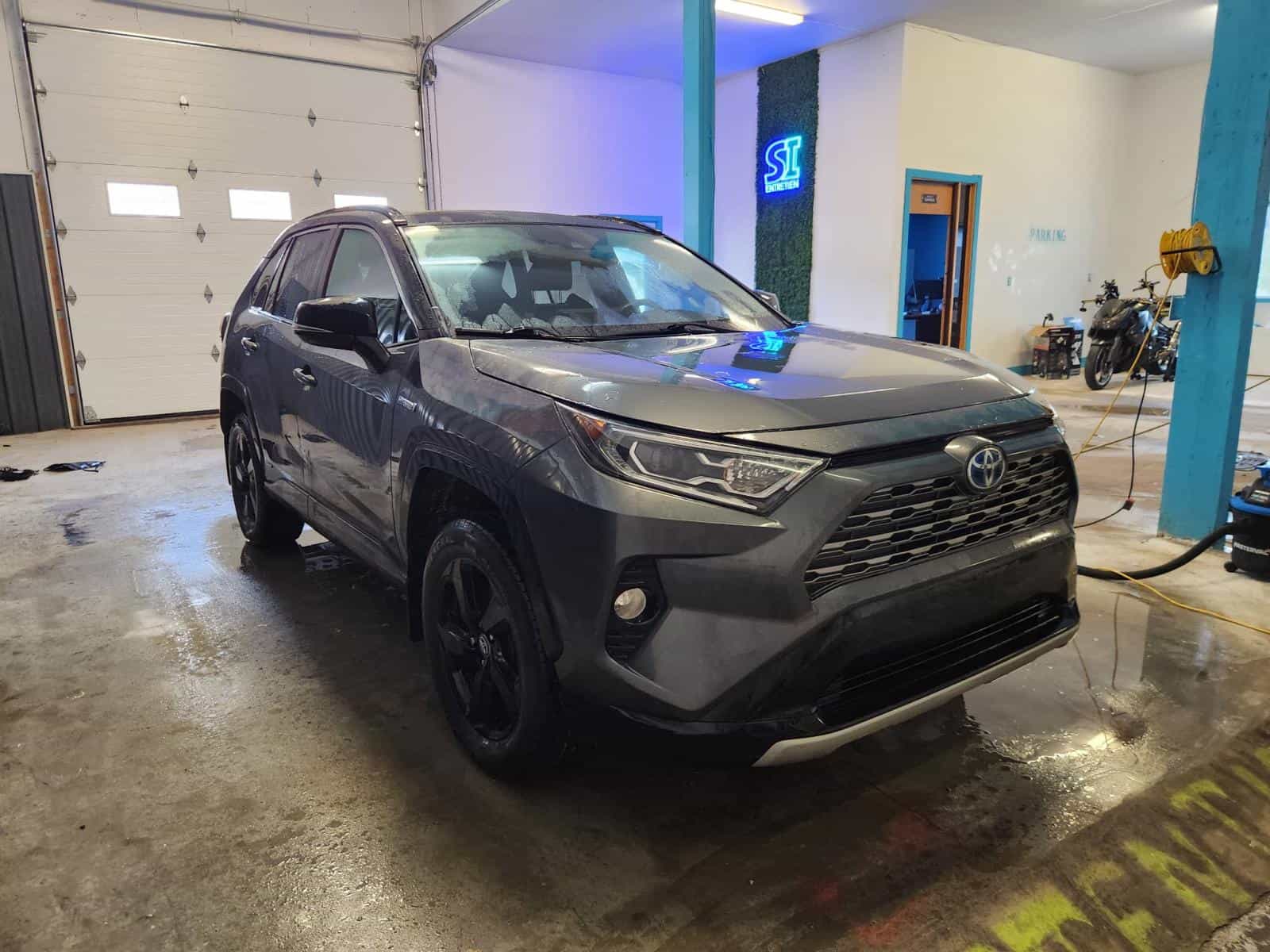 Image 4 Toyota Rav4 XLE Hybrid 2020