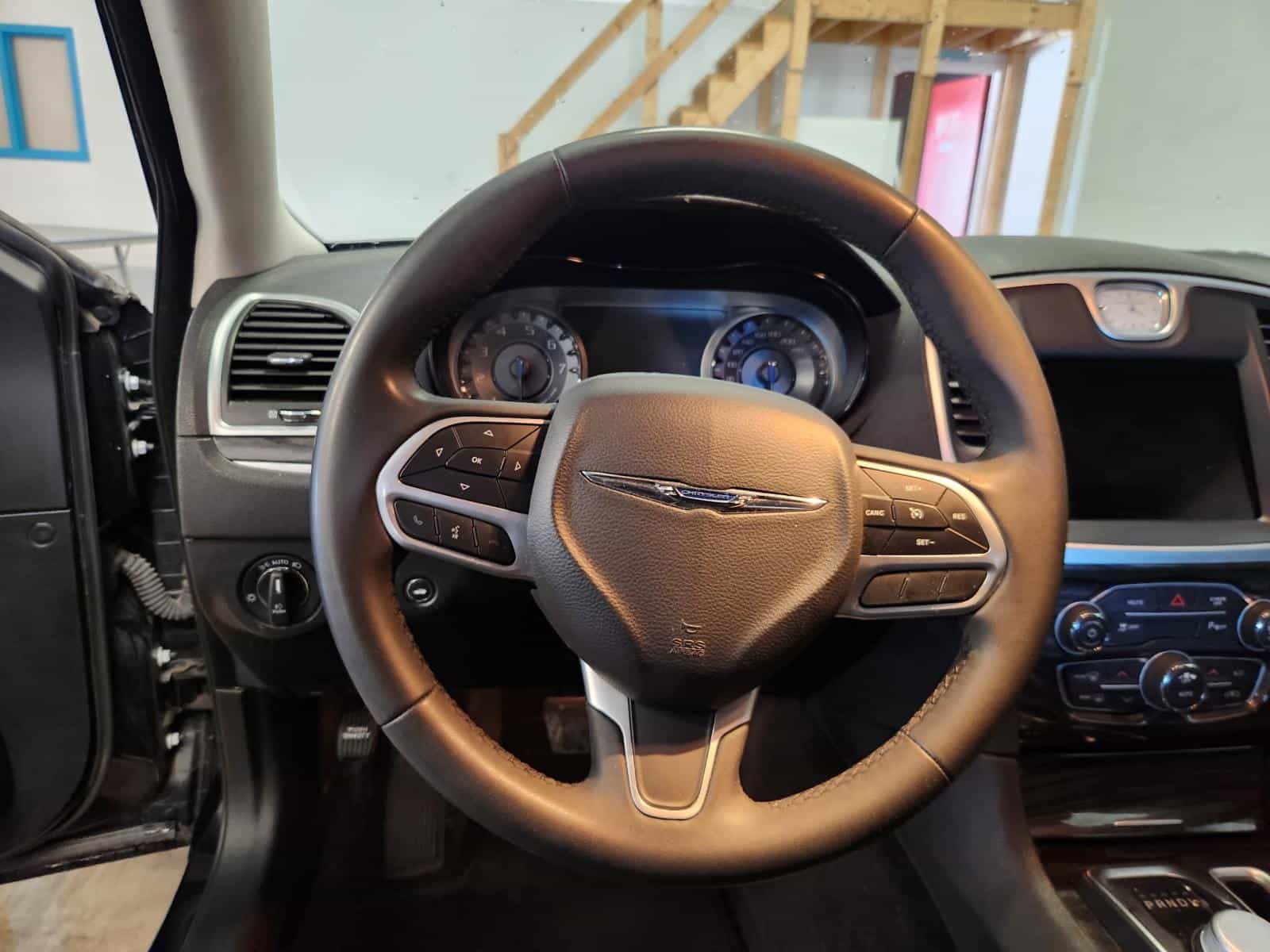 Image 14 Chrysler 300 Touring L 2022