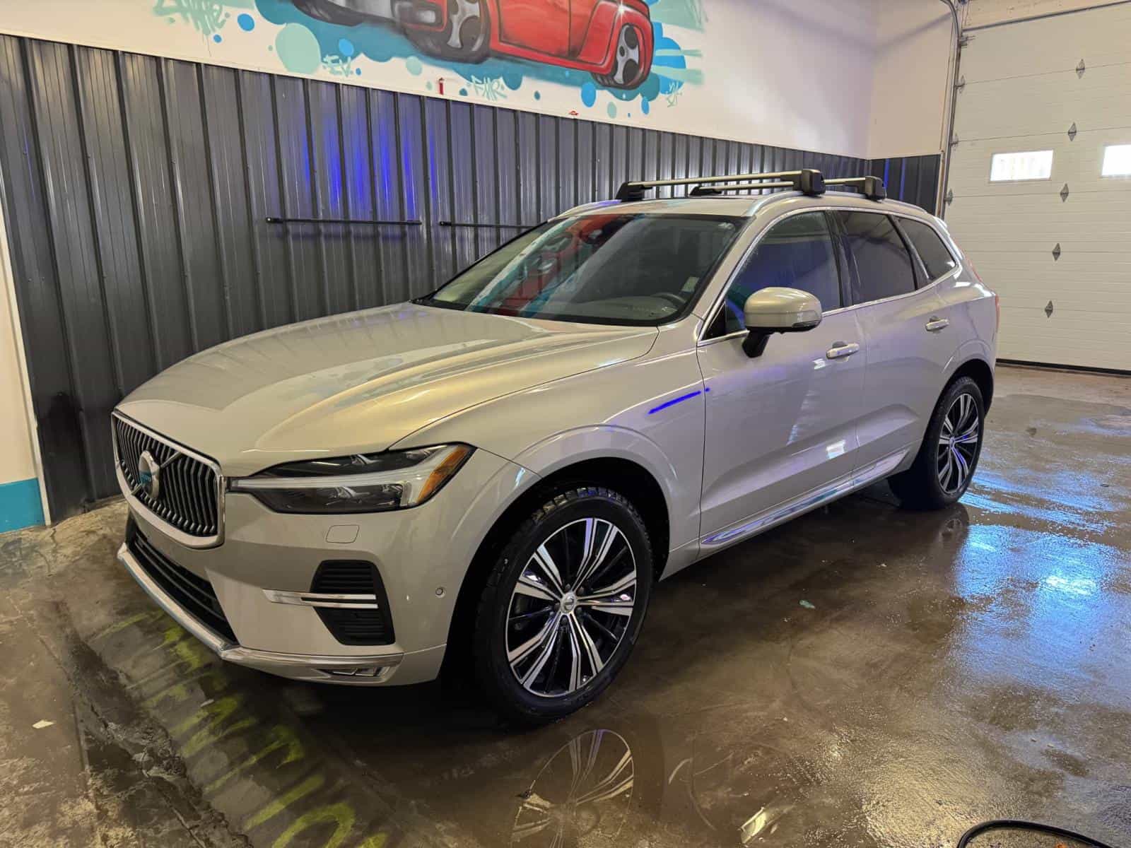 Image 1 Volvo XC60 Plus B6 2023