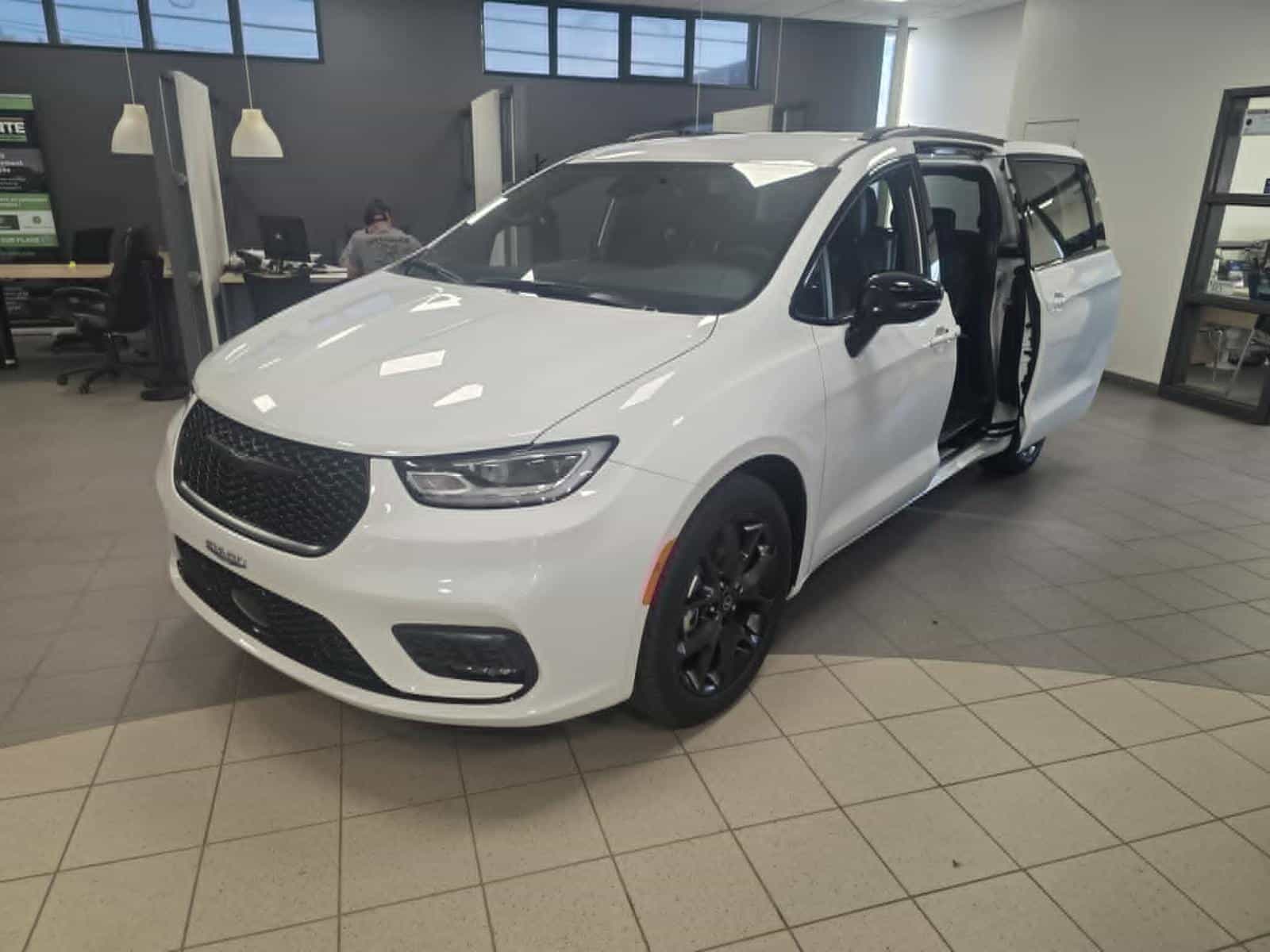 Image 1 Chrysler Pacifica Select 2026