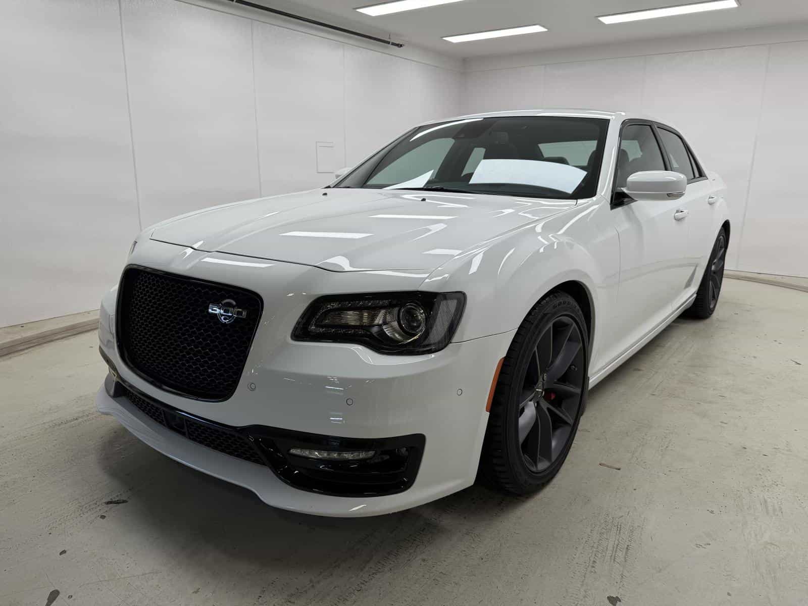 2023 Chrysler 300C C - Image 1