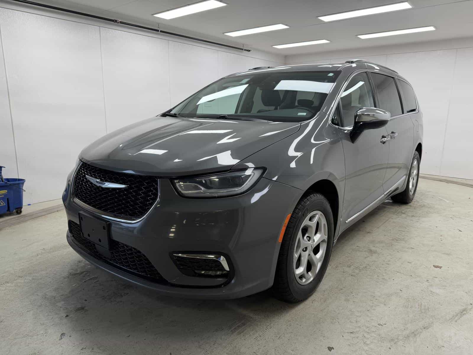 2023 Chrysler Pacifica Limited - Image 1
