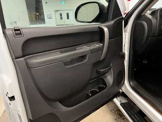 2011 GMC Sierra Hybrid - Image 28