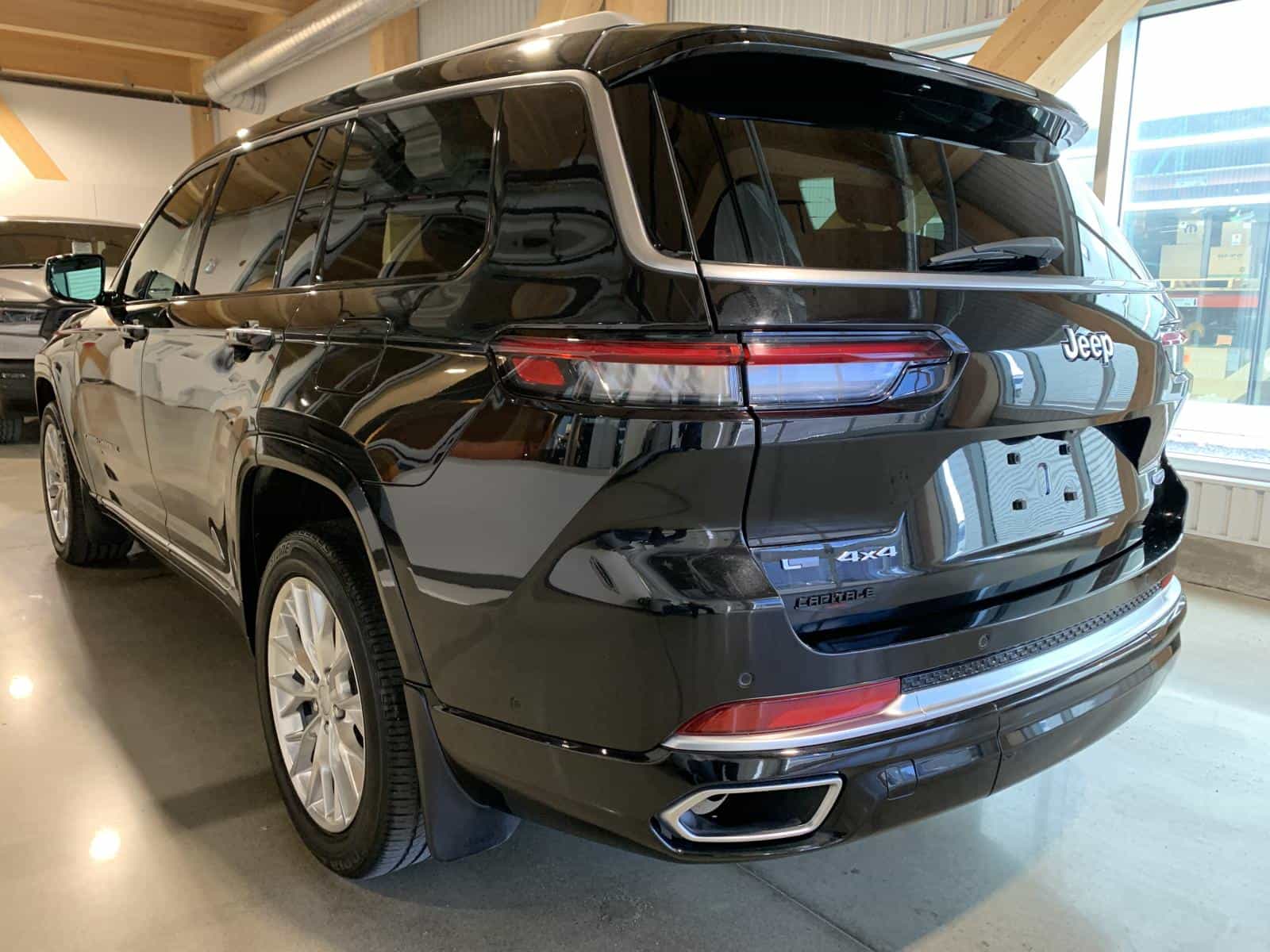 2021 Jeep Grand Cherokee L Summit - Image 2