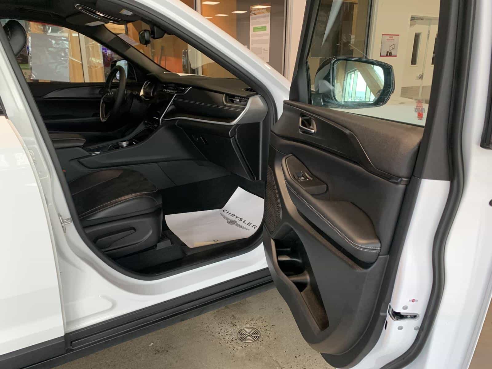 2024 Jeep Grand Cherokee L Laredo - Image 8