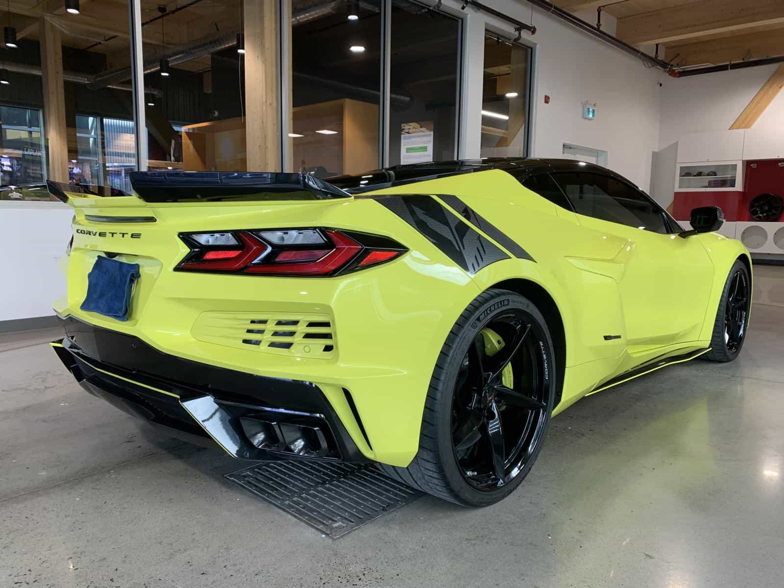 2024 Chevrolet Corvette E-Ray 1LZ - Image 3