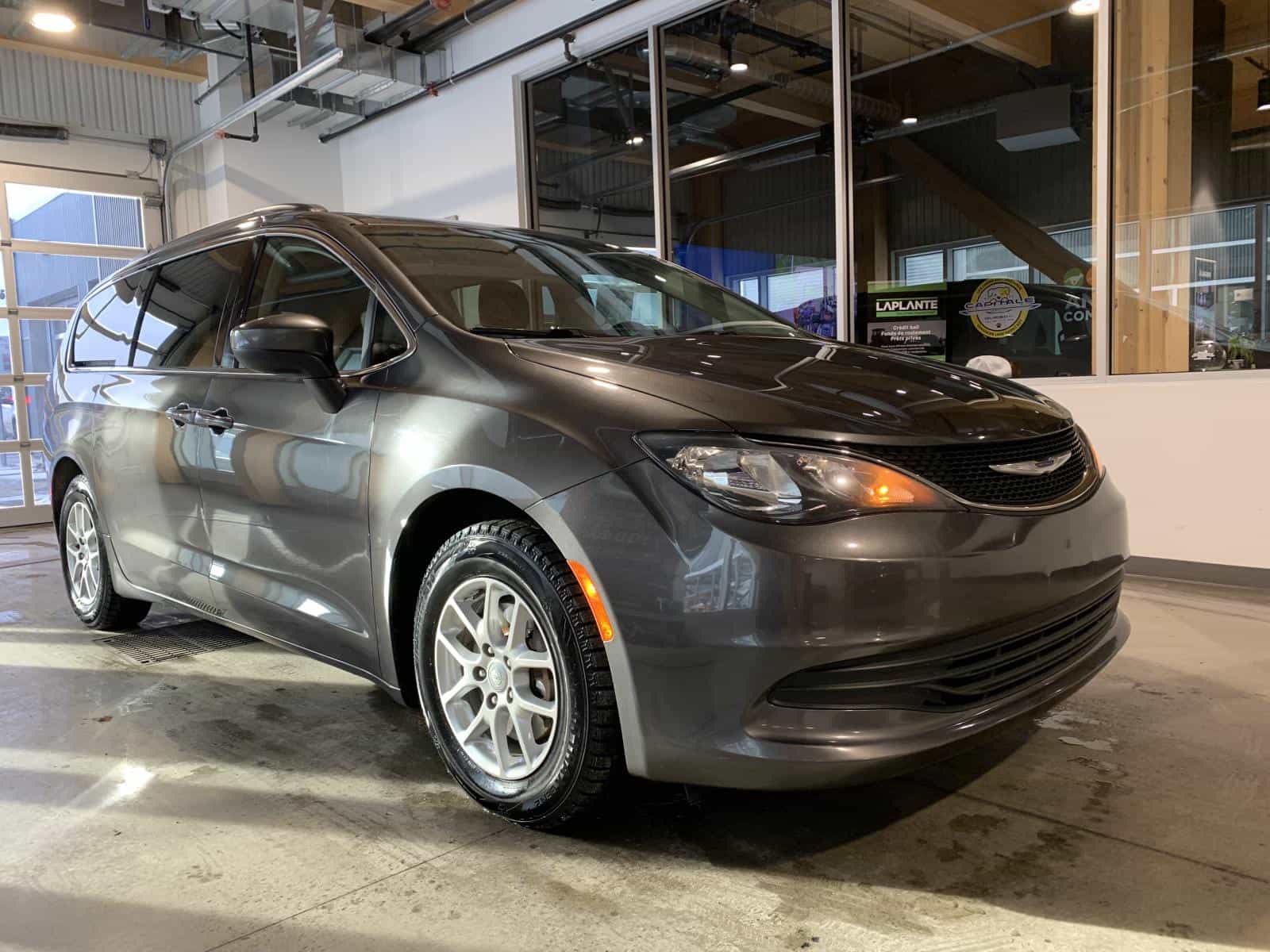 2019 Chrysler Pacifica Touring - Image 4