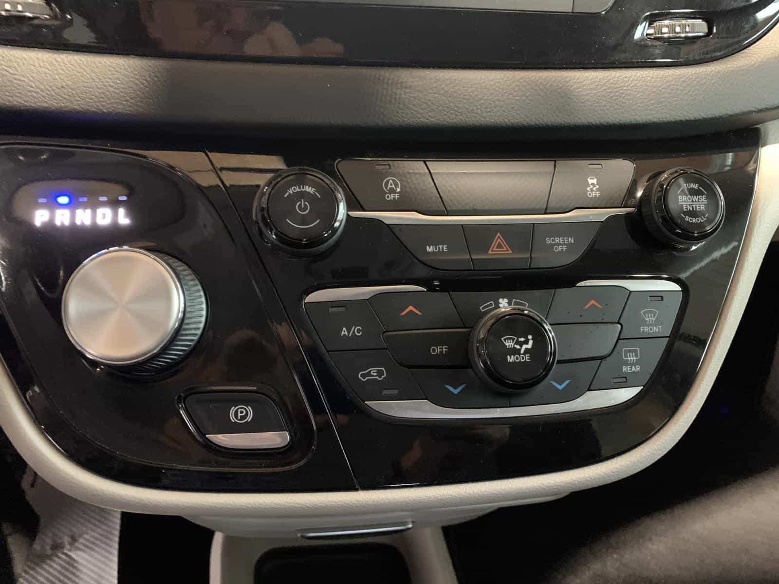 2019 Chrysler Pacifica Touring - Image 17