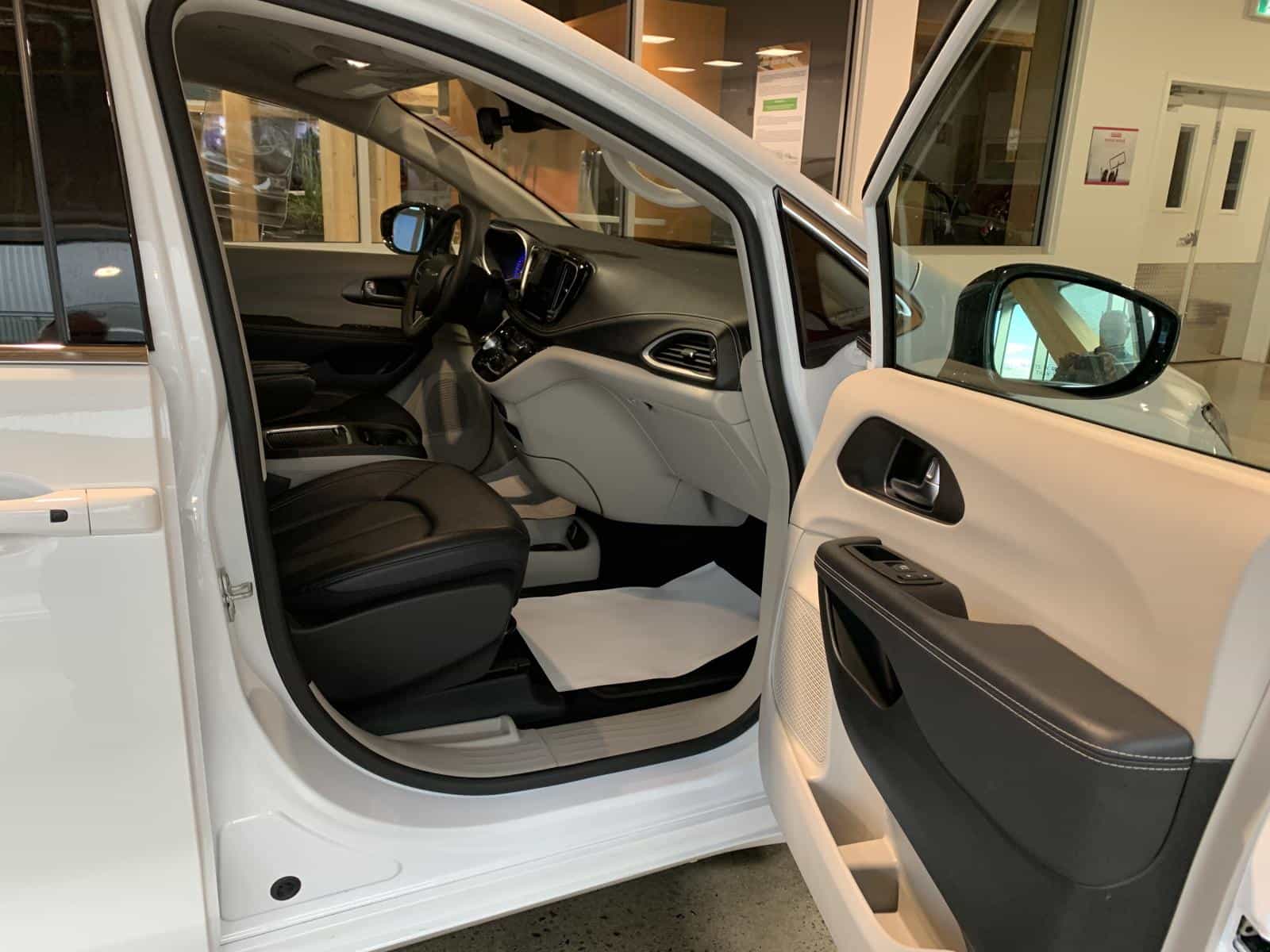 2024 Chrysler Pacifica Touring L Touring L - Image 8