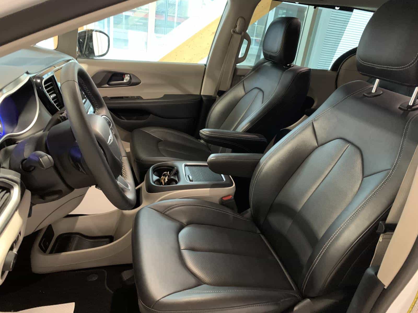 2024 Chrysler Pacifica Touring L Touring L - Image 11