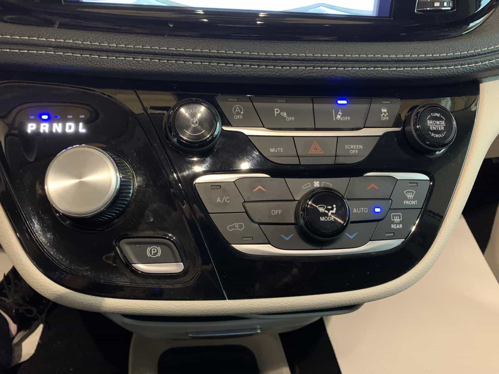 2024 Chrysler Pacifica Touring L Touring L - Image 17