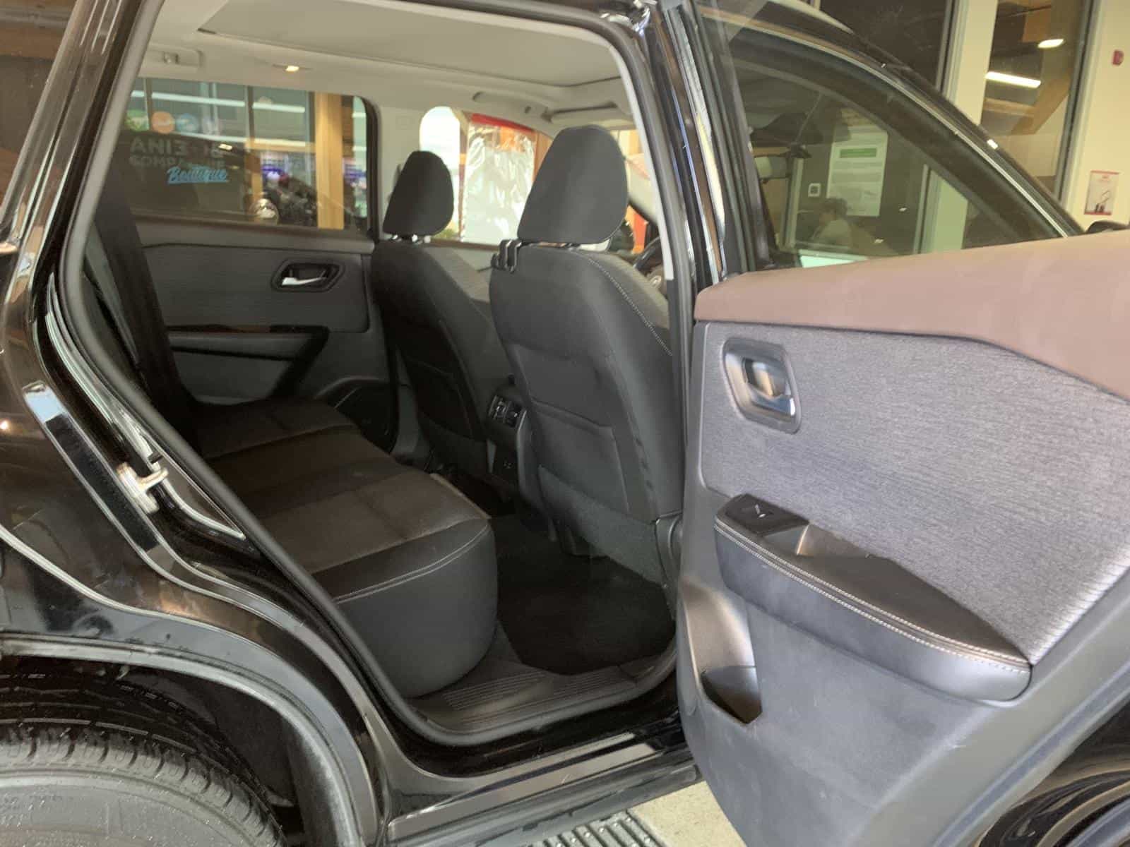 2021 Nissan Rogue SV - Image 10