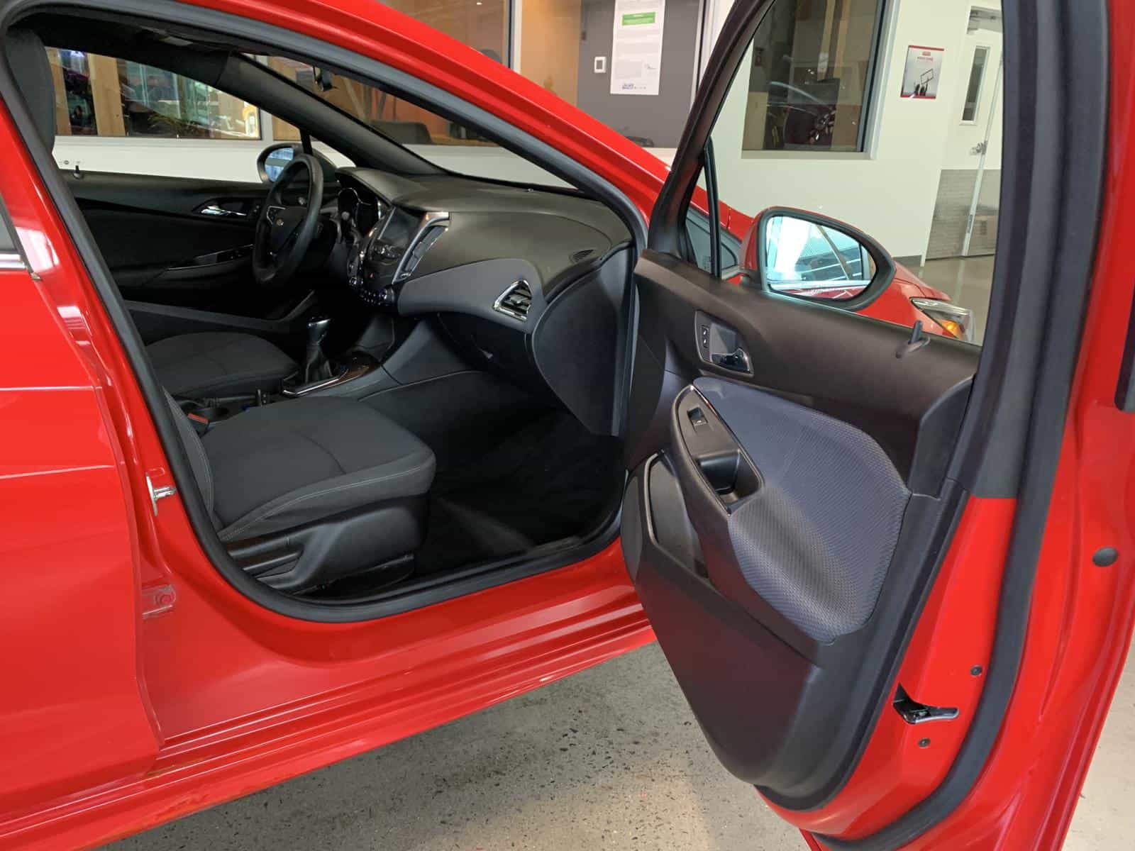 2018 Chevrolet CRUZE LT LT - Image 8