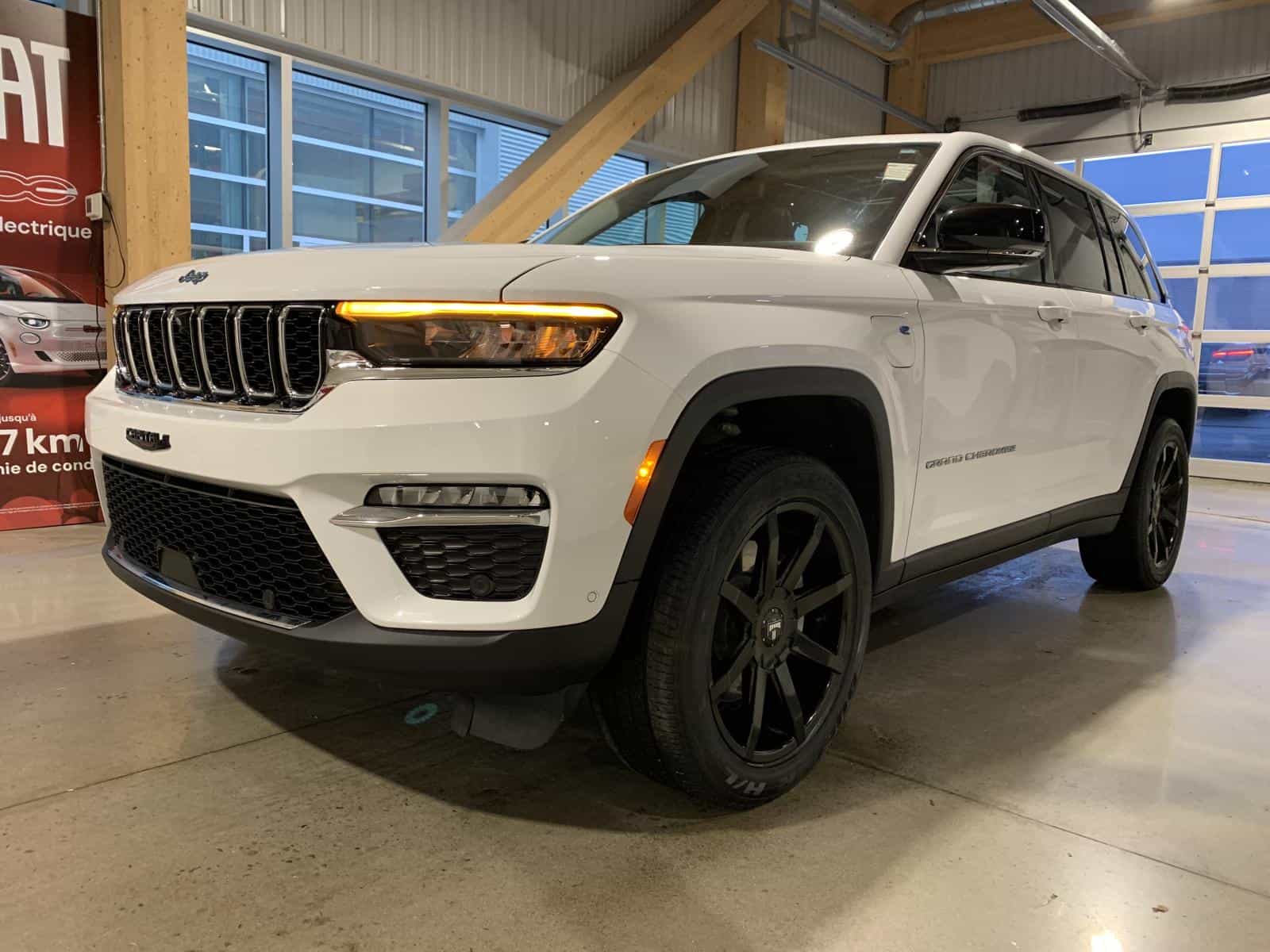 2022 Jeep Grand Cherokee Limited 4X Base 4XE - Image 1